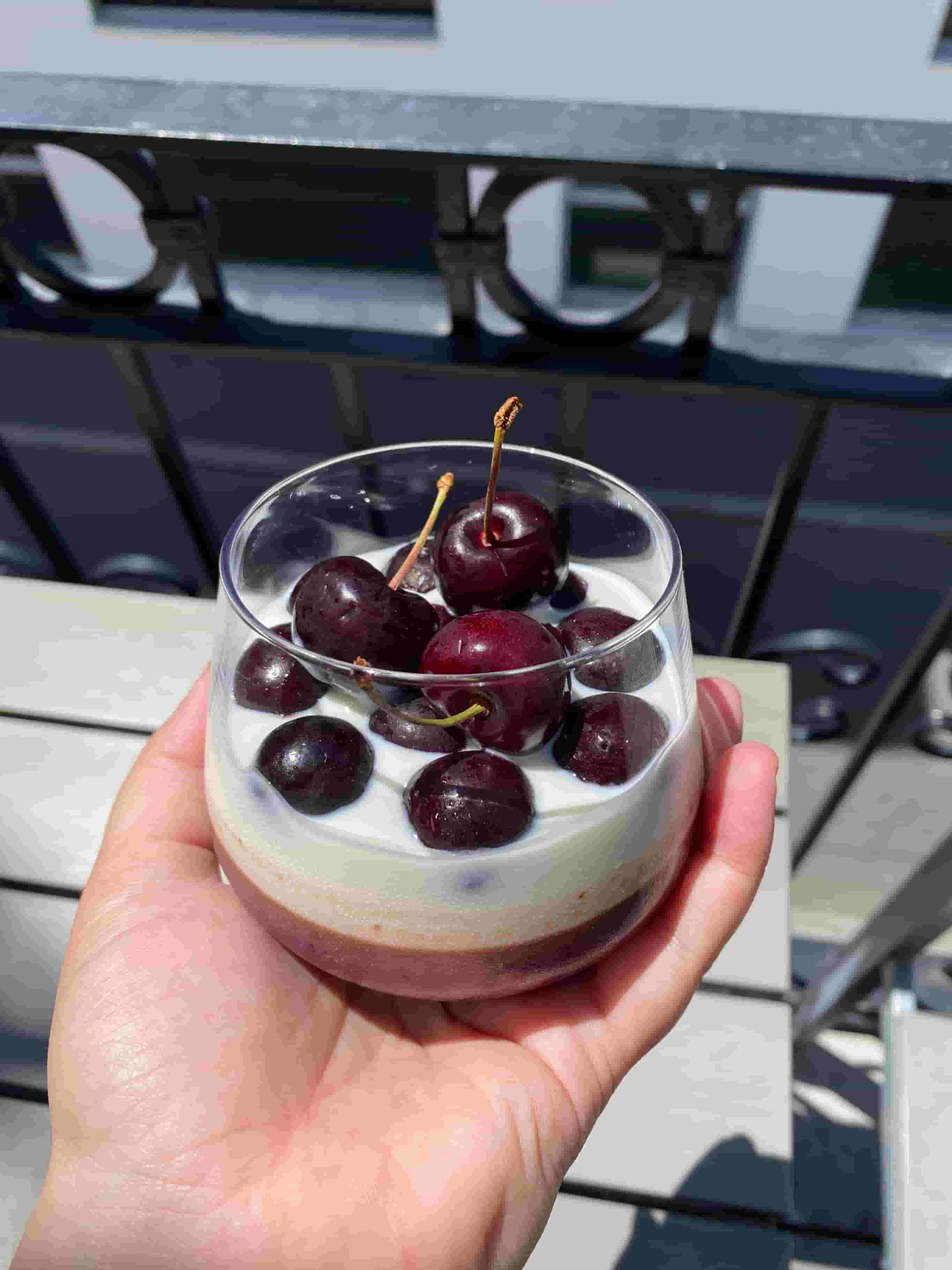 Pudding Chia z Wiśniami Recipe Image