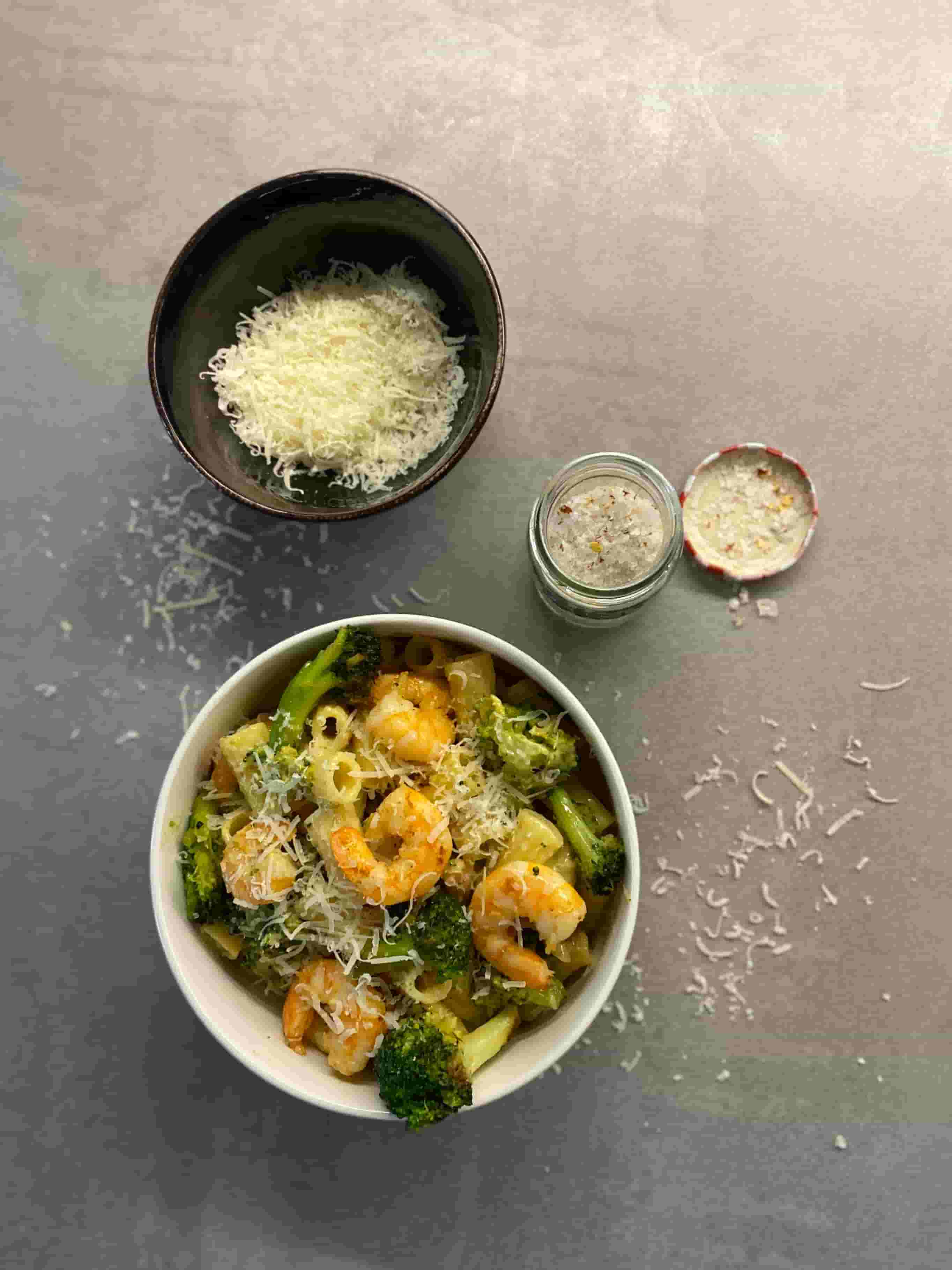 Garnelen-Brokkoli-Pasta mit Cheddar Recipe Image