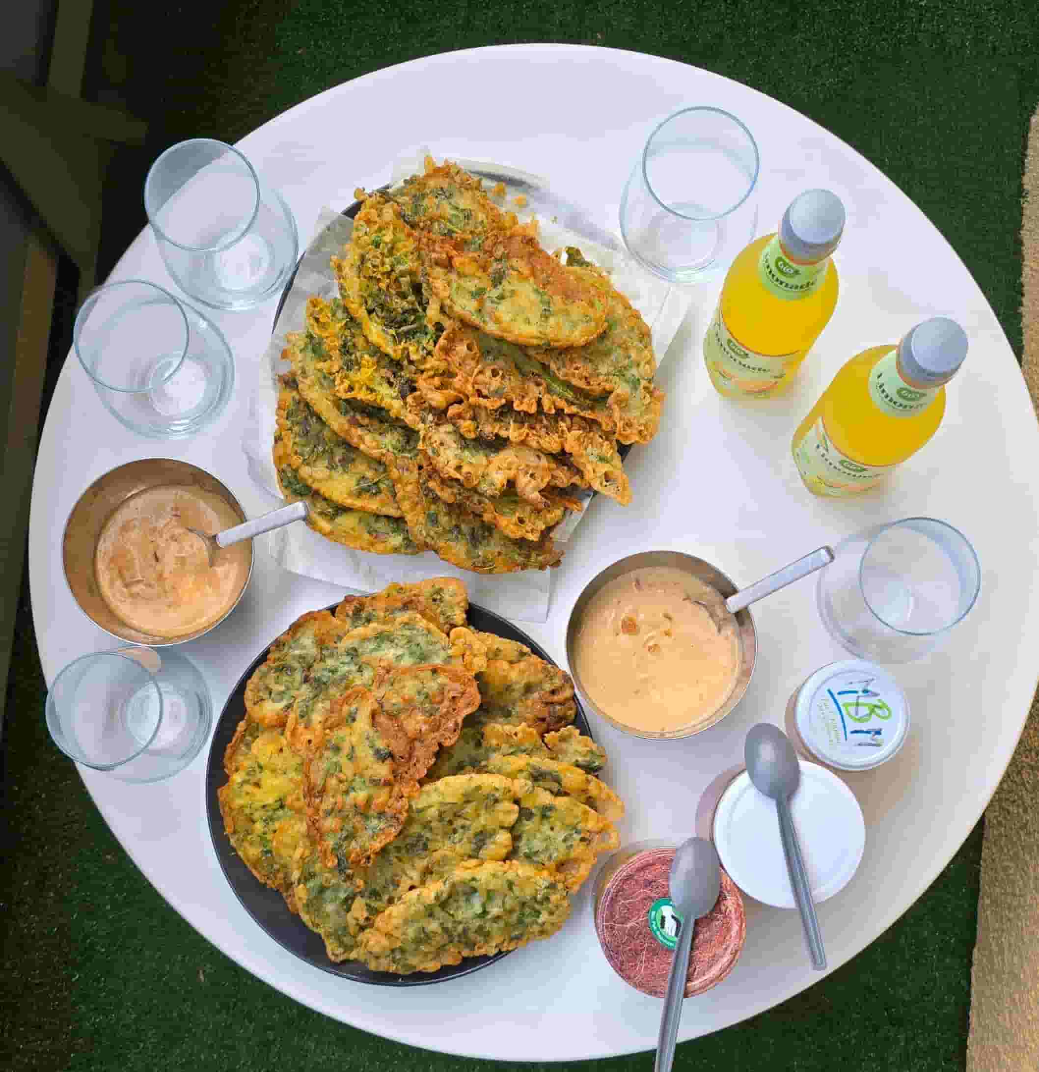 Mofo Anana (Madagaskie Placki z Rukwi Wodnej) Recipe Image