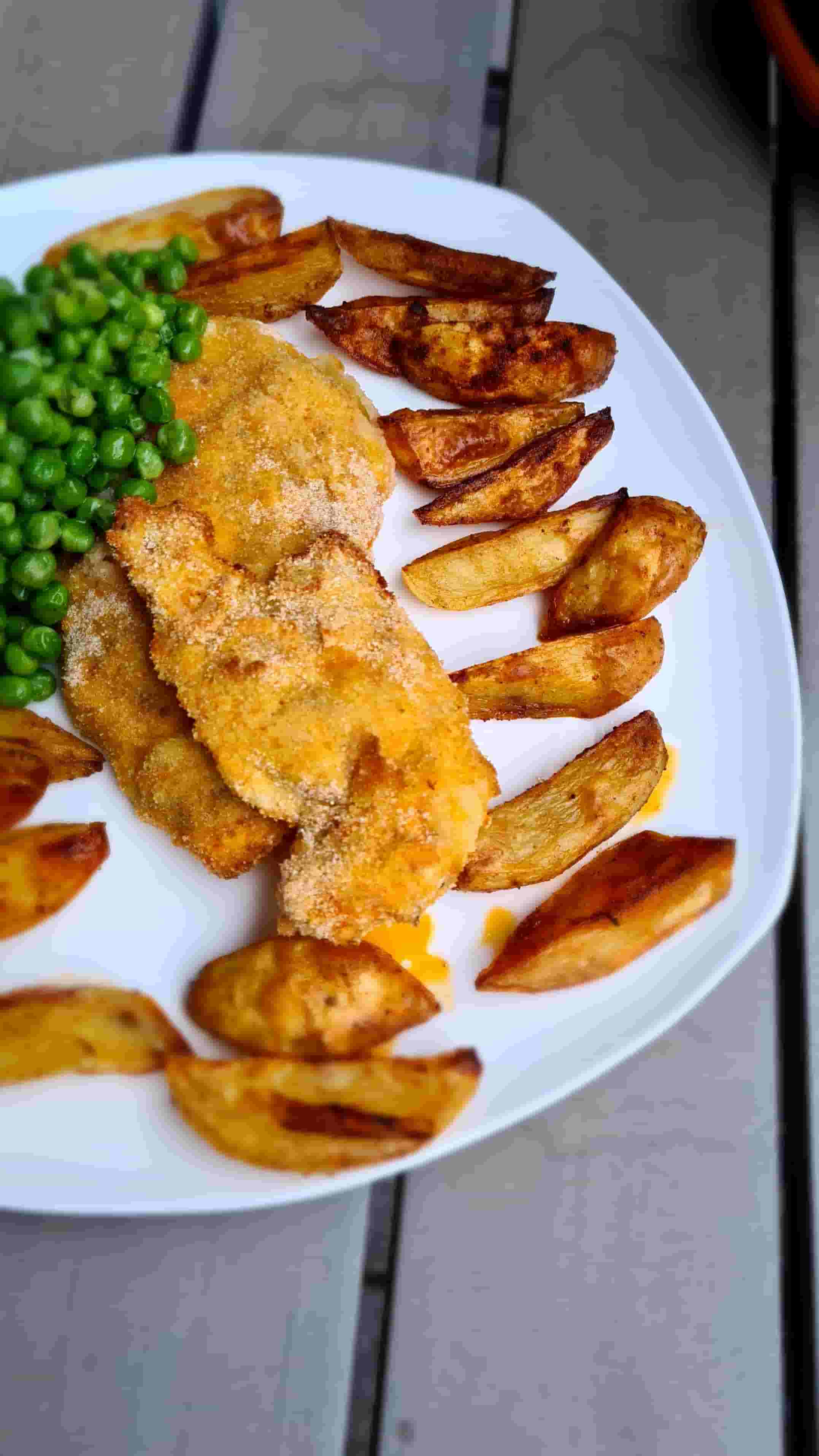 Panierowana pierś z kurczaka z ziemniakami i groszkiem Recipe Image