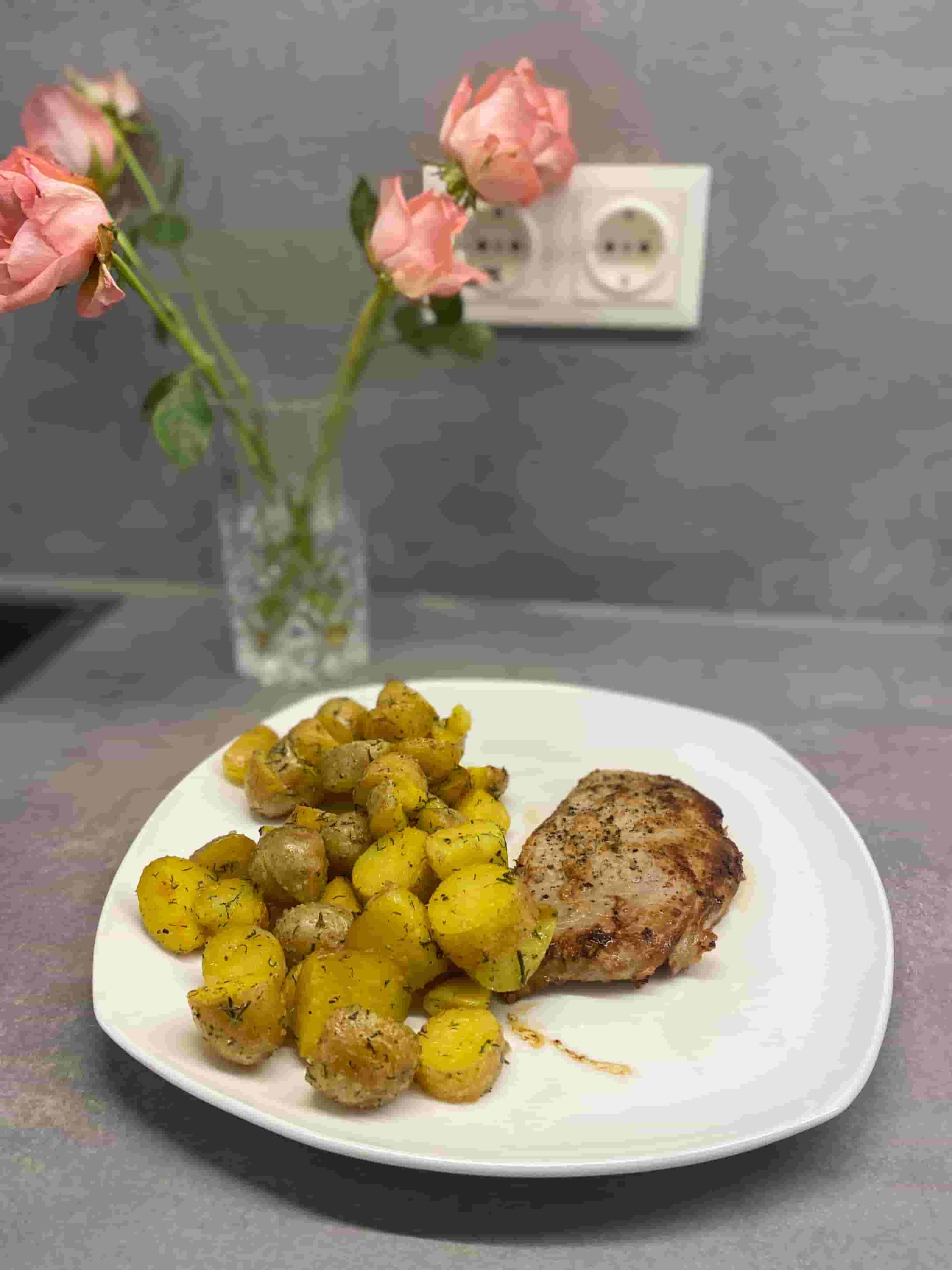 Натурален шницел с бейби картофи Recipe Image
