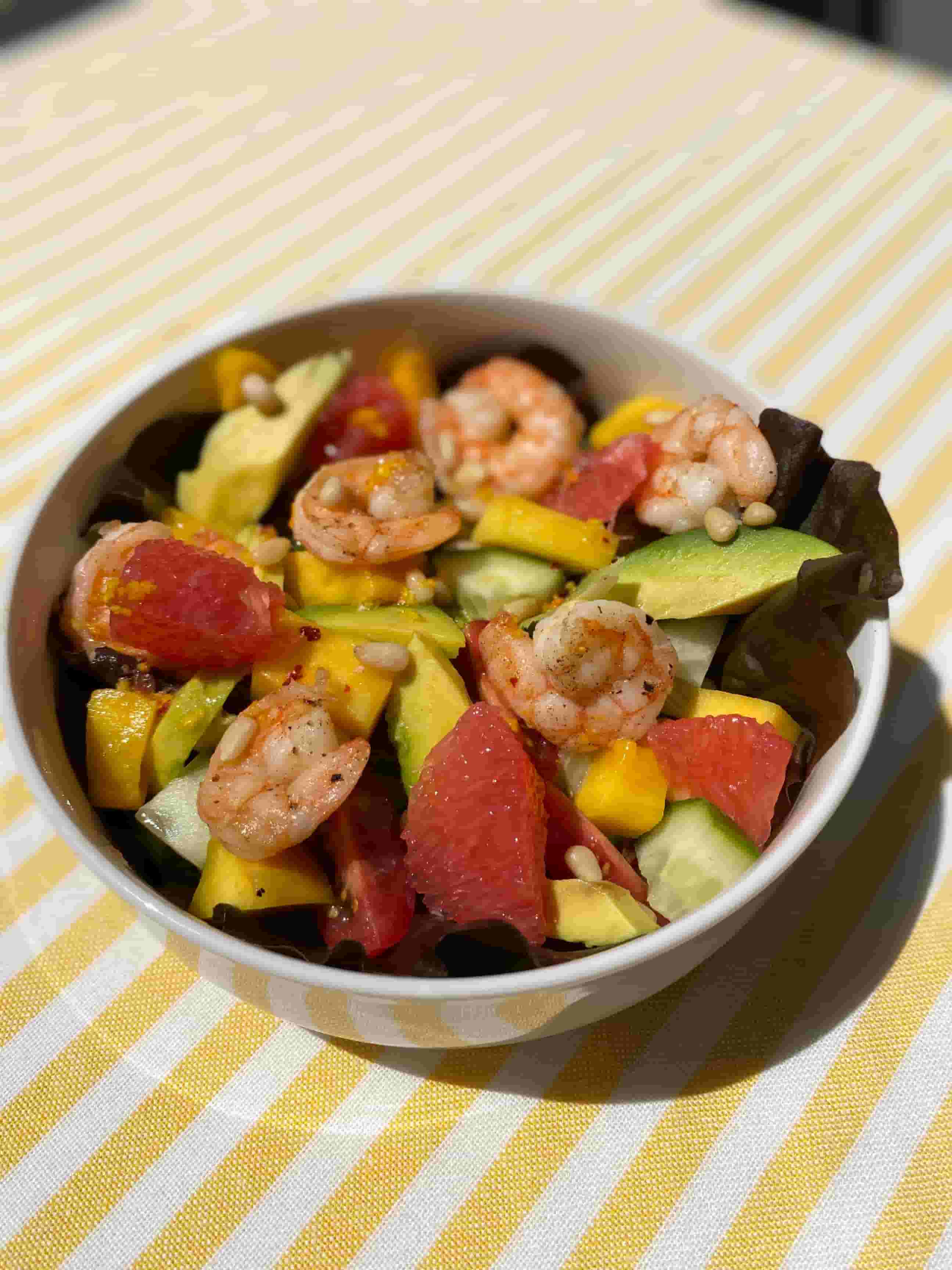 Garnelen-Sommersalat mit Grapefruit-Dressing und Mango Recipe Image