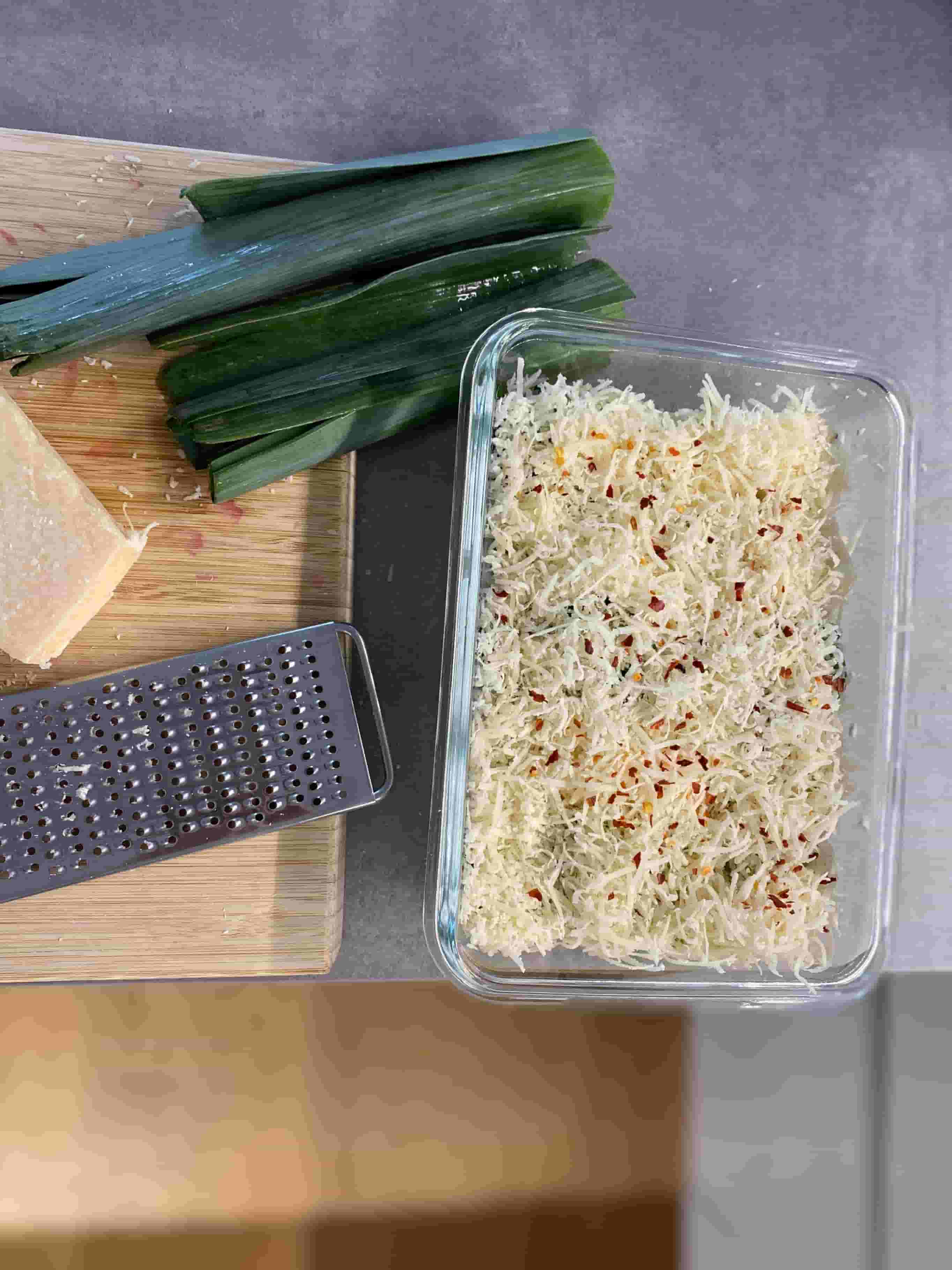 Праз с крем и пармезанов сос Recipe Image