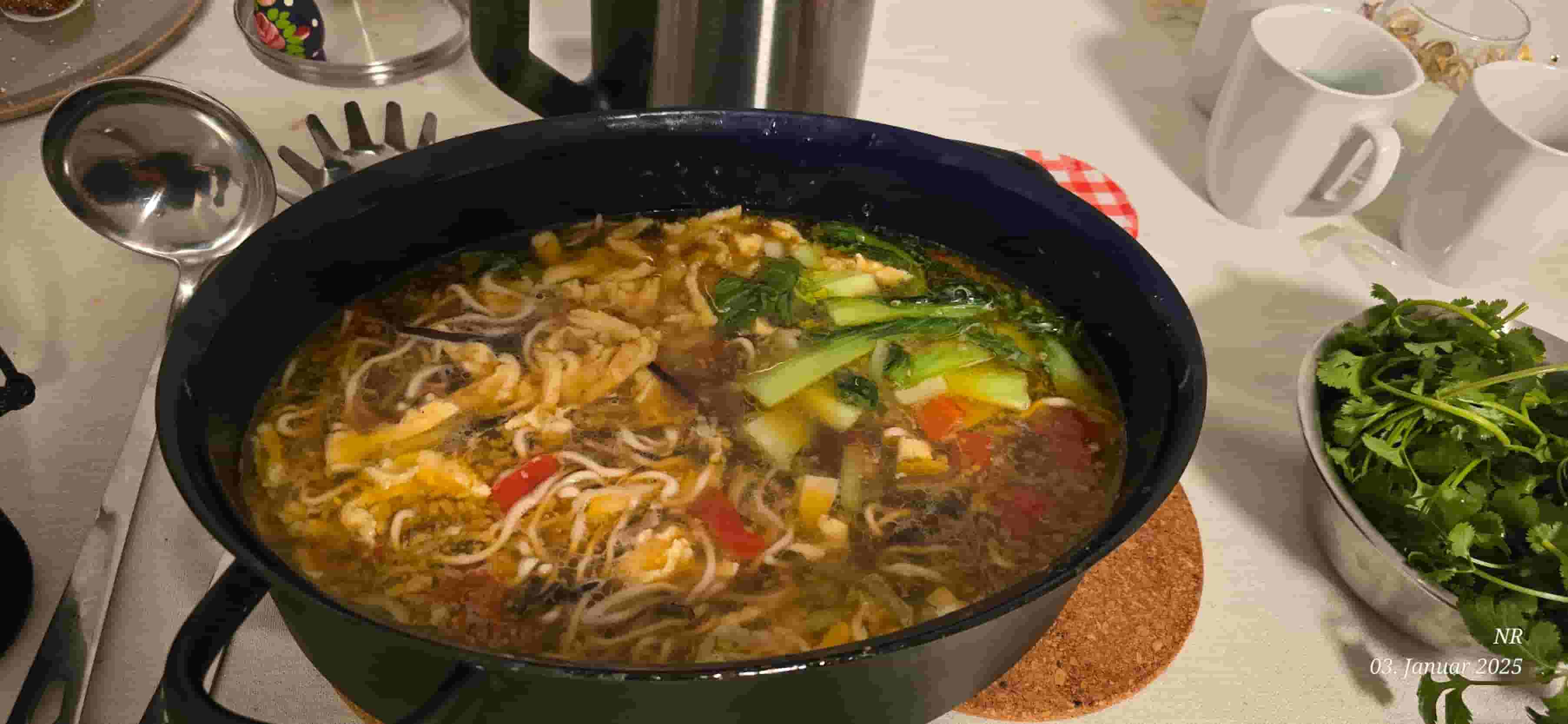 Sopa de fideos estilo ramen Recipe Image