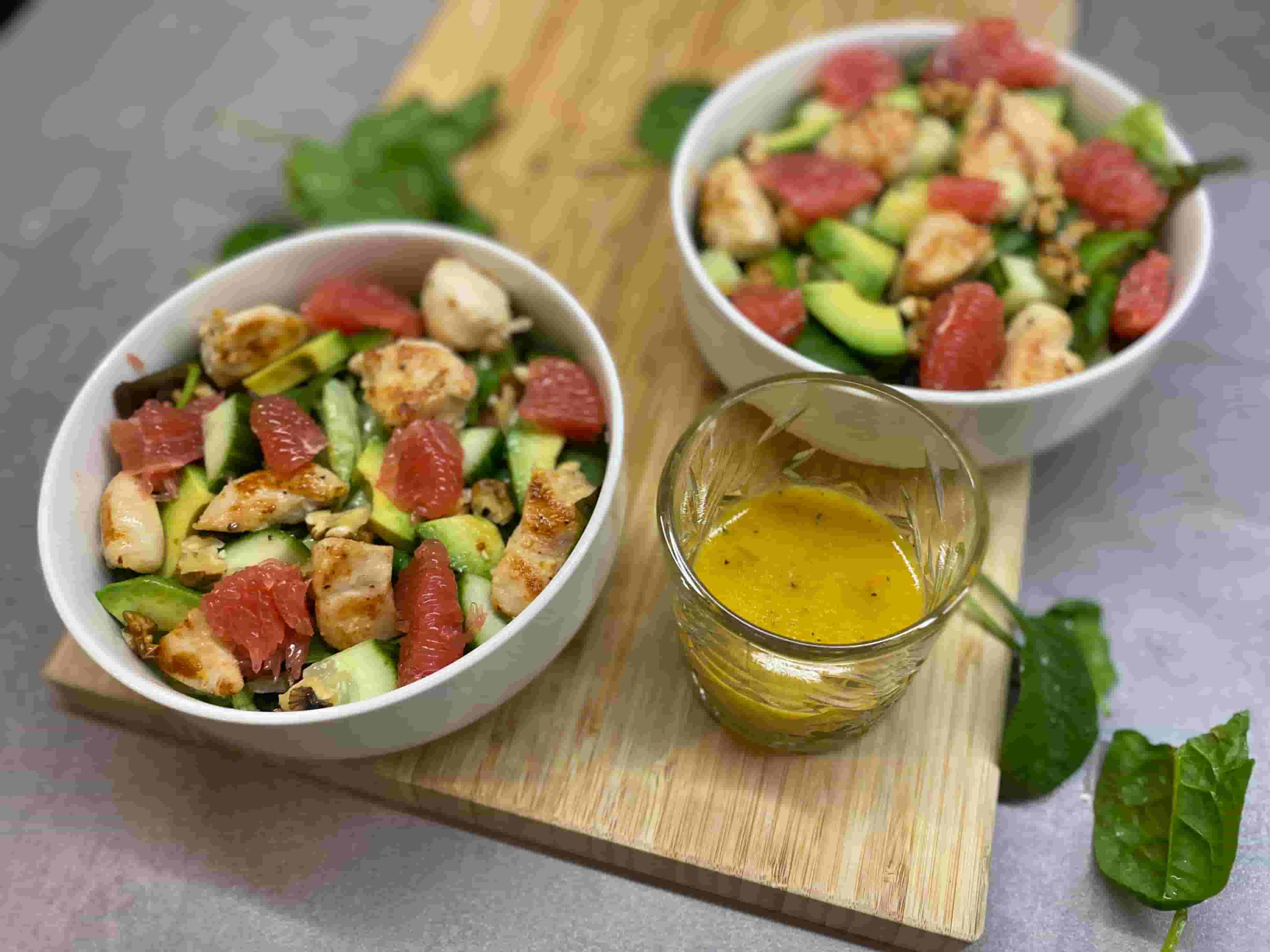 Ensalada de Pollo con Aderezo de Toronja Recipe Image