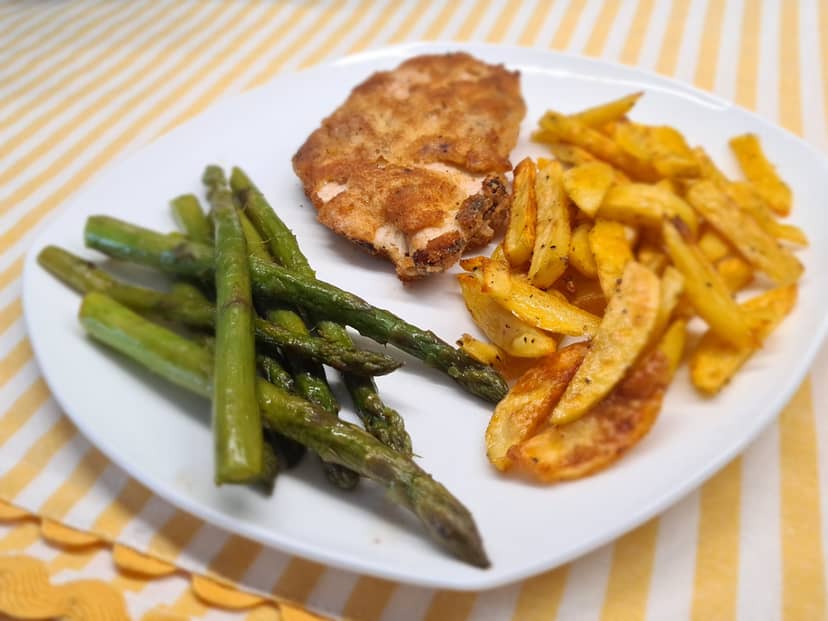 Kip Schnitzel met Gebakken Aardappelen en Asperges Rocely Recept