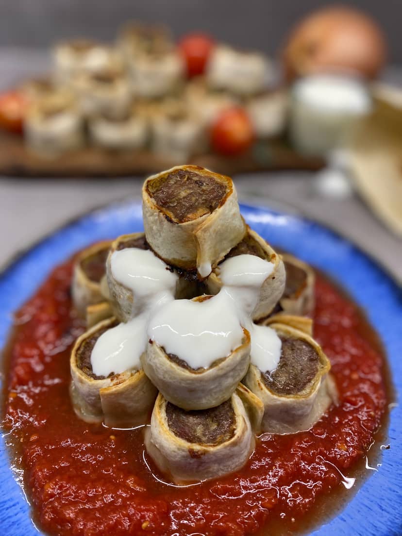 Beyti Kebab mit Tomatensauce und Joghurt Rocely Rezept