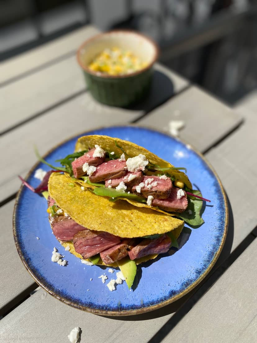 Rindfleisch-Tacos mit Street Corn und Avocado Rocely Rezept