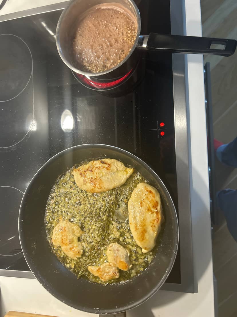 Pan-Grilled Chicken with Creamy Garlic-Wine Sauce Rocely Recipe