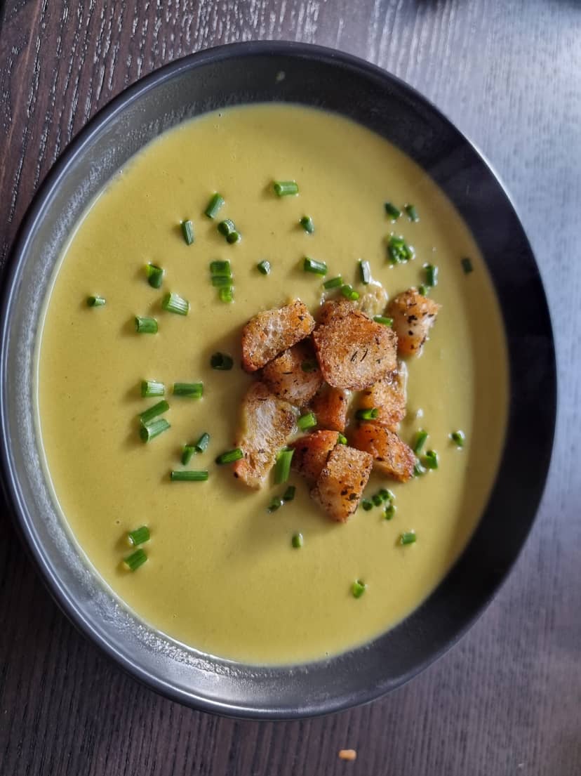 Recette Rocely de Soupe crémeuse de courgettes végétalienne