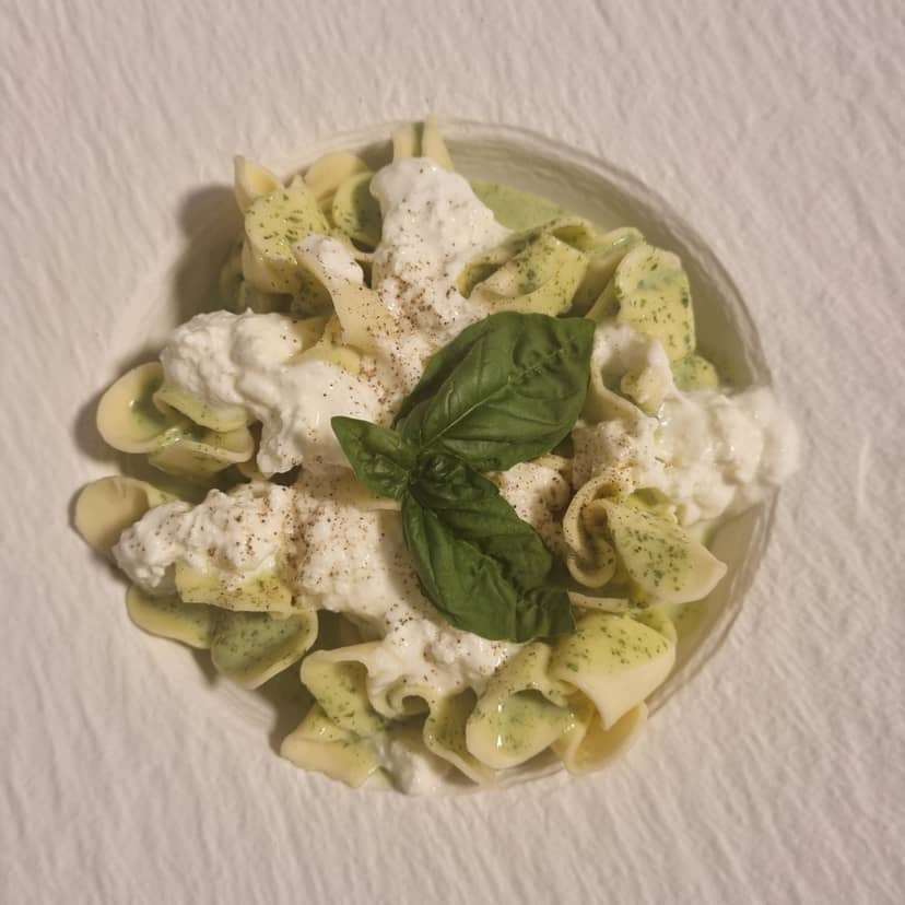 Kremige aromatische Basilikum-Soße mit Tortelloni Rocely Rezept