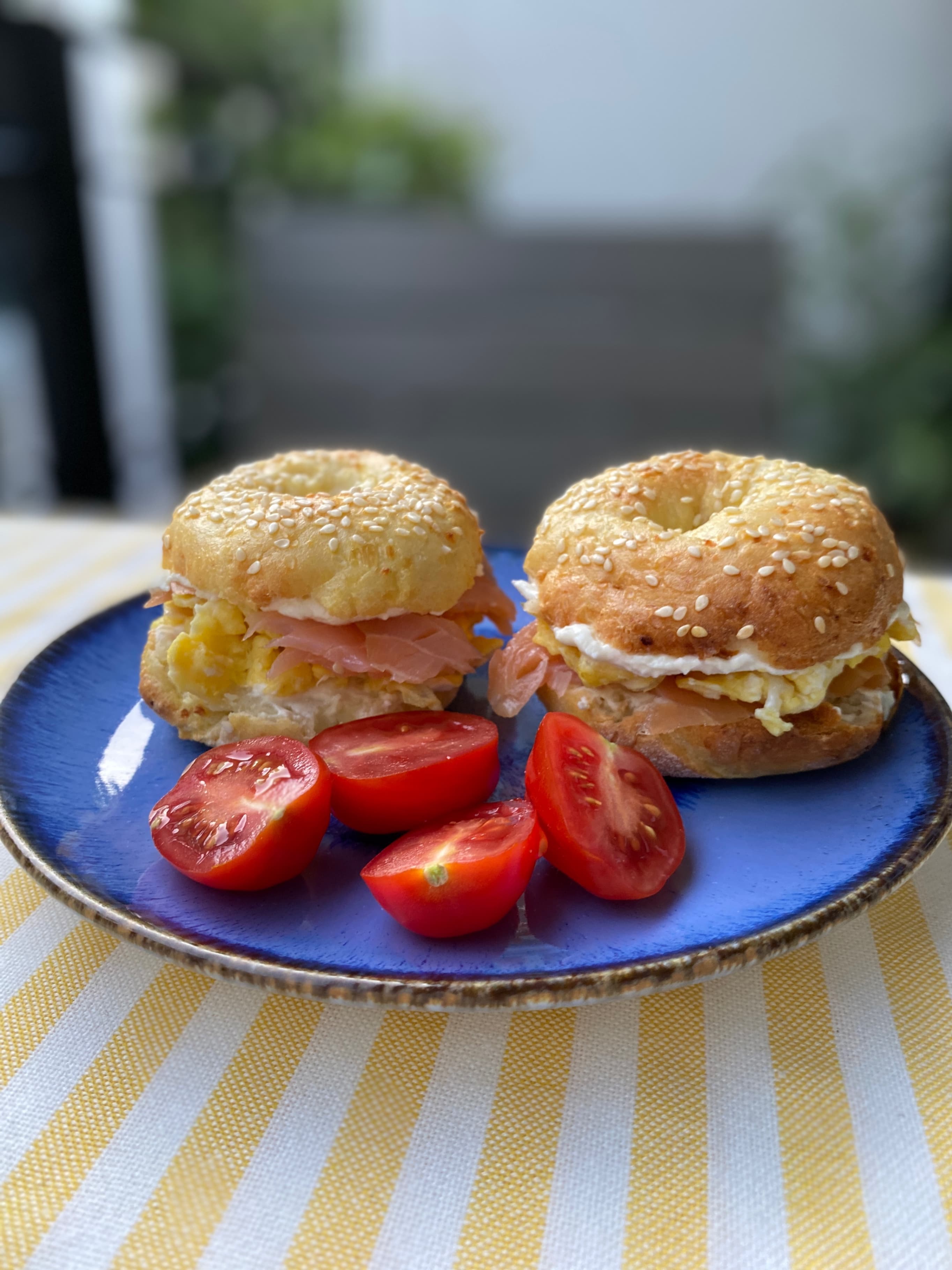 Proteinreiche Hüttenkäse-Bagels Recipe Image