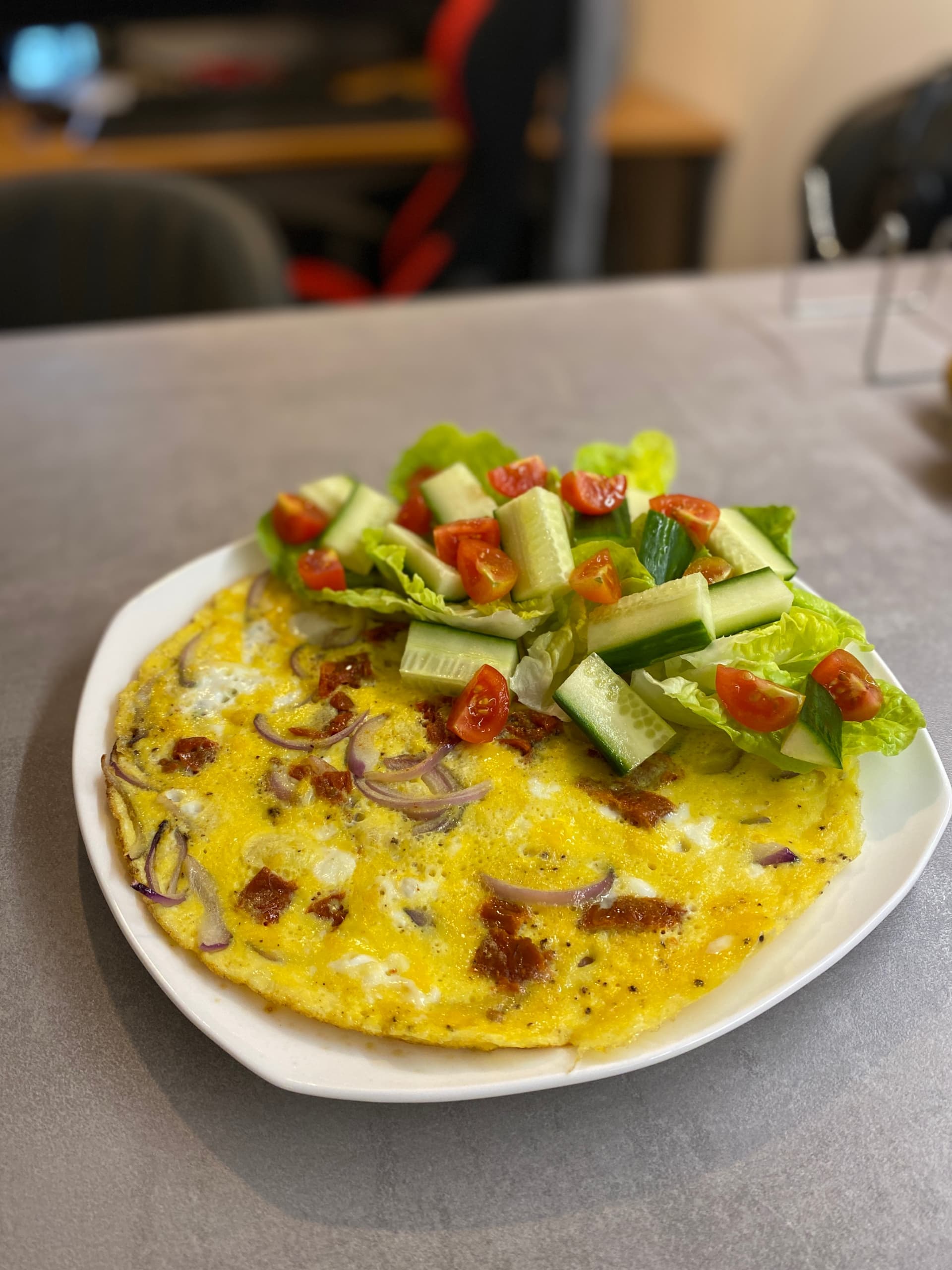 Hero Image for Omelett mit sonnengetrockneten Tomaten