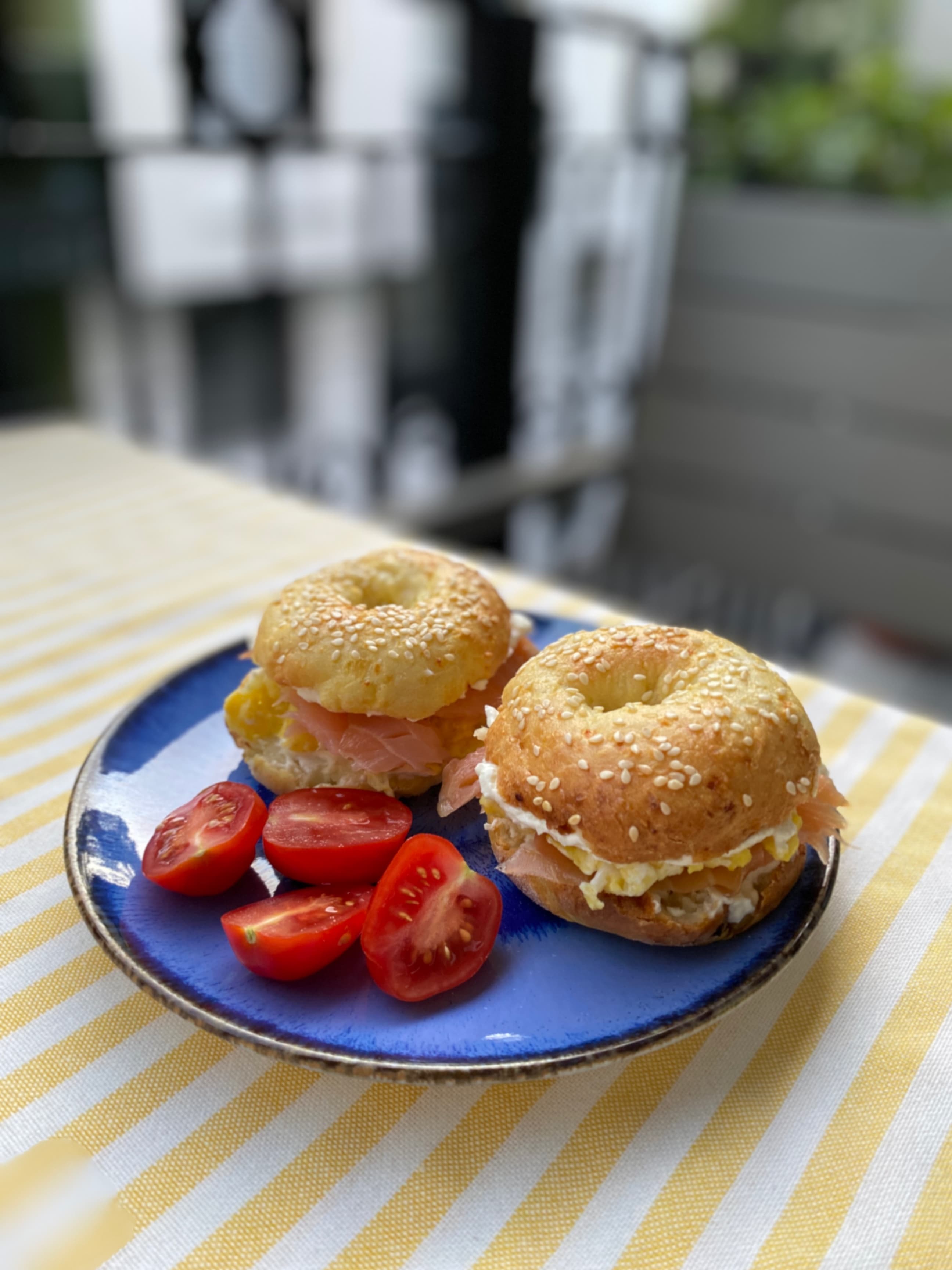 Proteinreiche Hüttenkäse-Bagels Recipe Image
