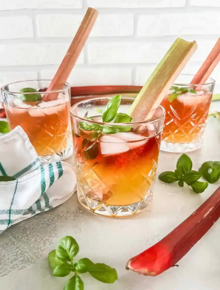 Bild für Rhabarber Spritz – Der Sommercocktail 2023