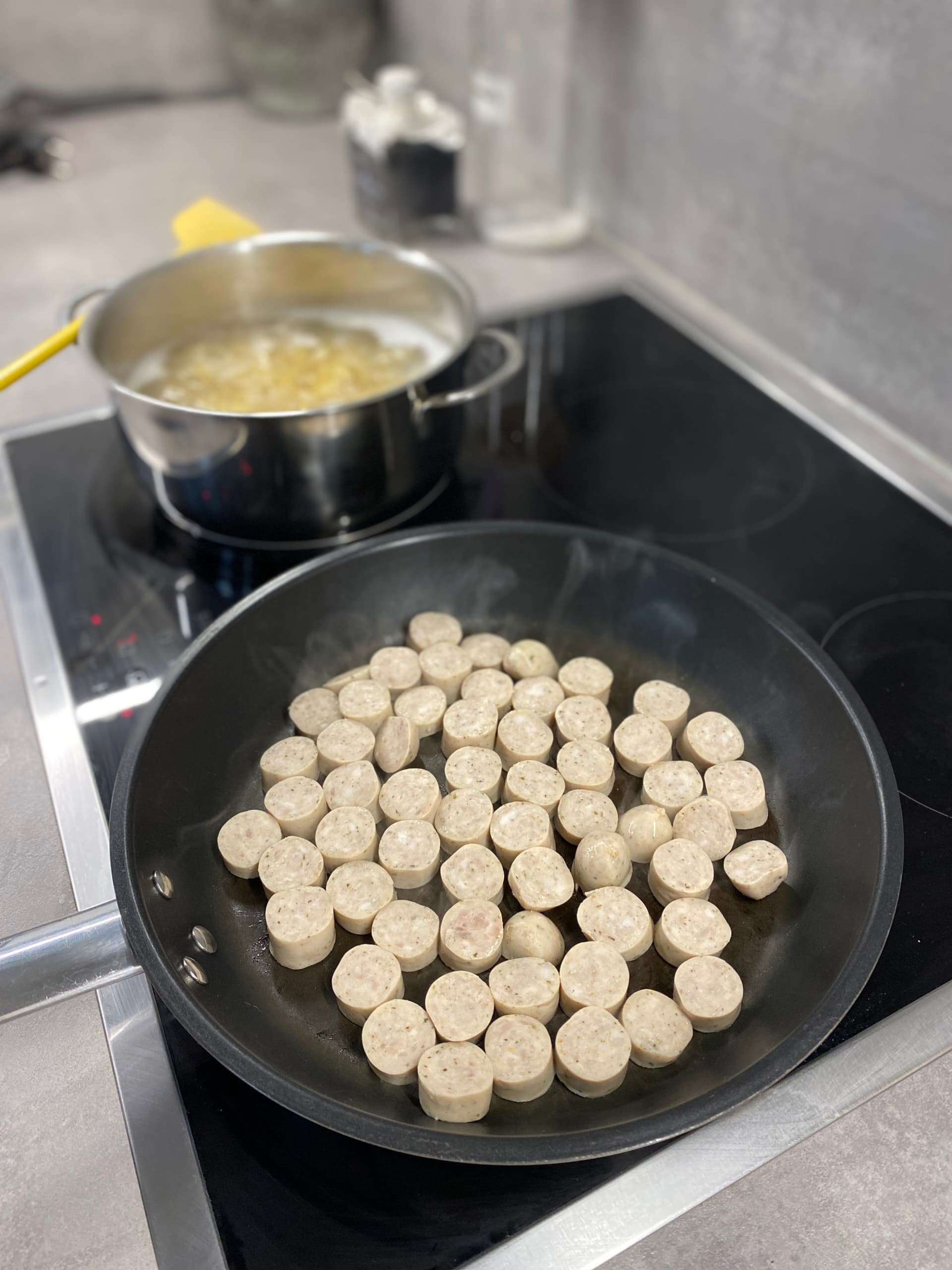 Imagen principal para Penne Sustancioso con Salchicha, Espinacas y Tomates Secos