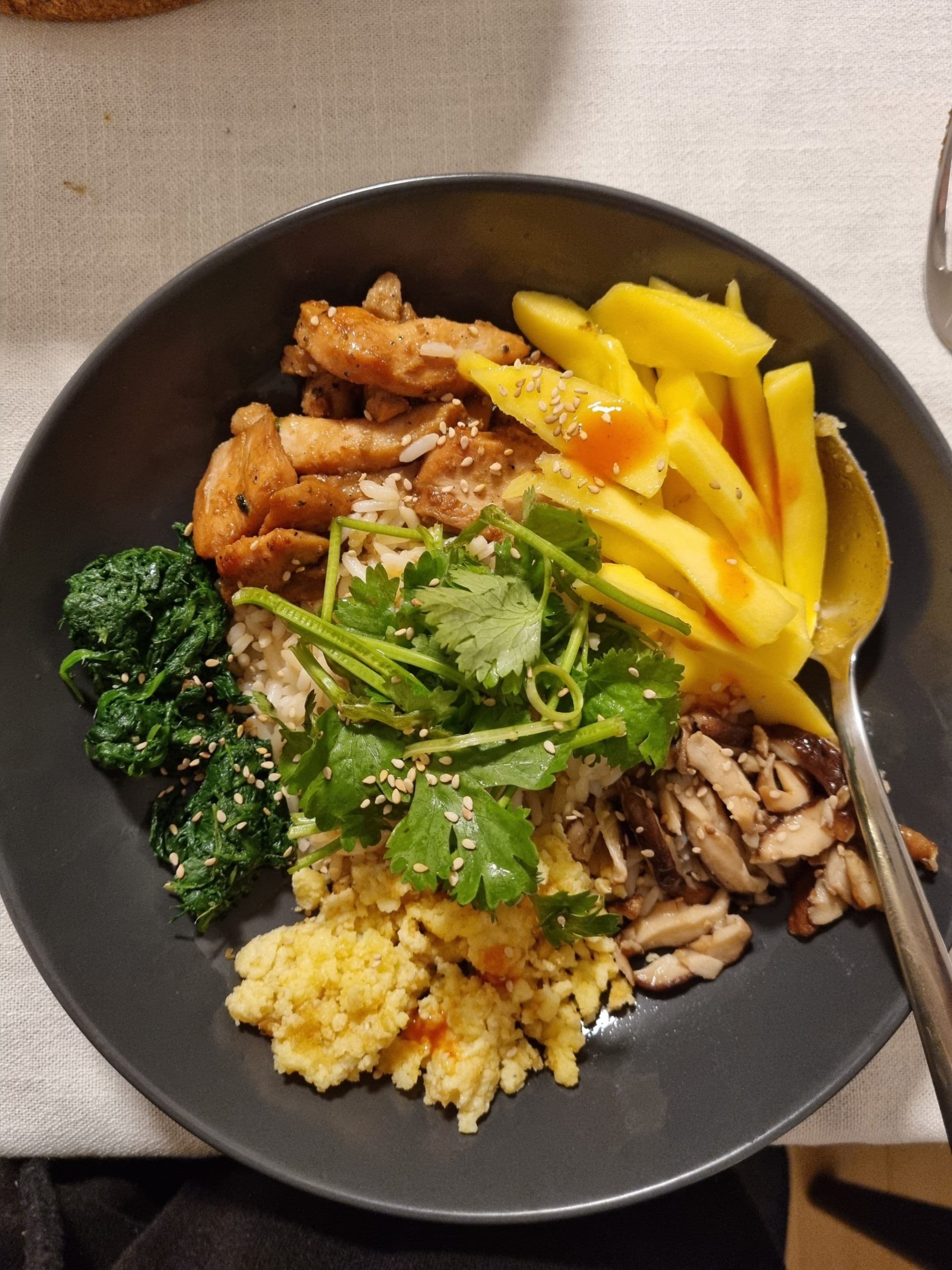 Exotische Bowl mit marinierter Hähnchenbrust Recipe Image