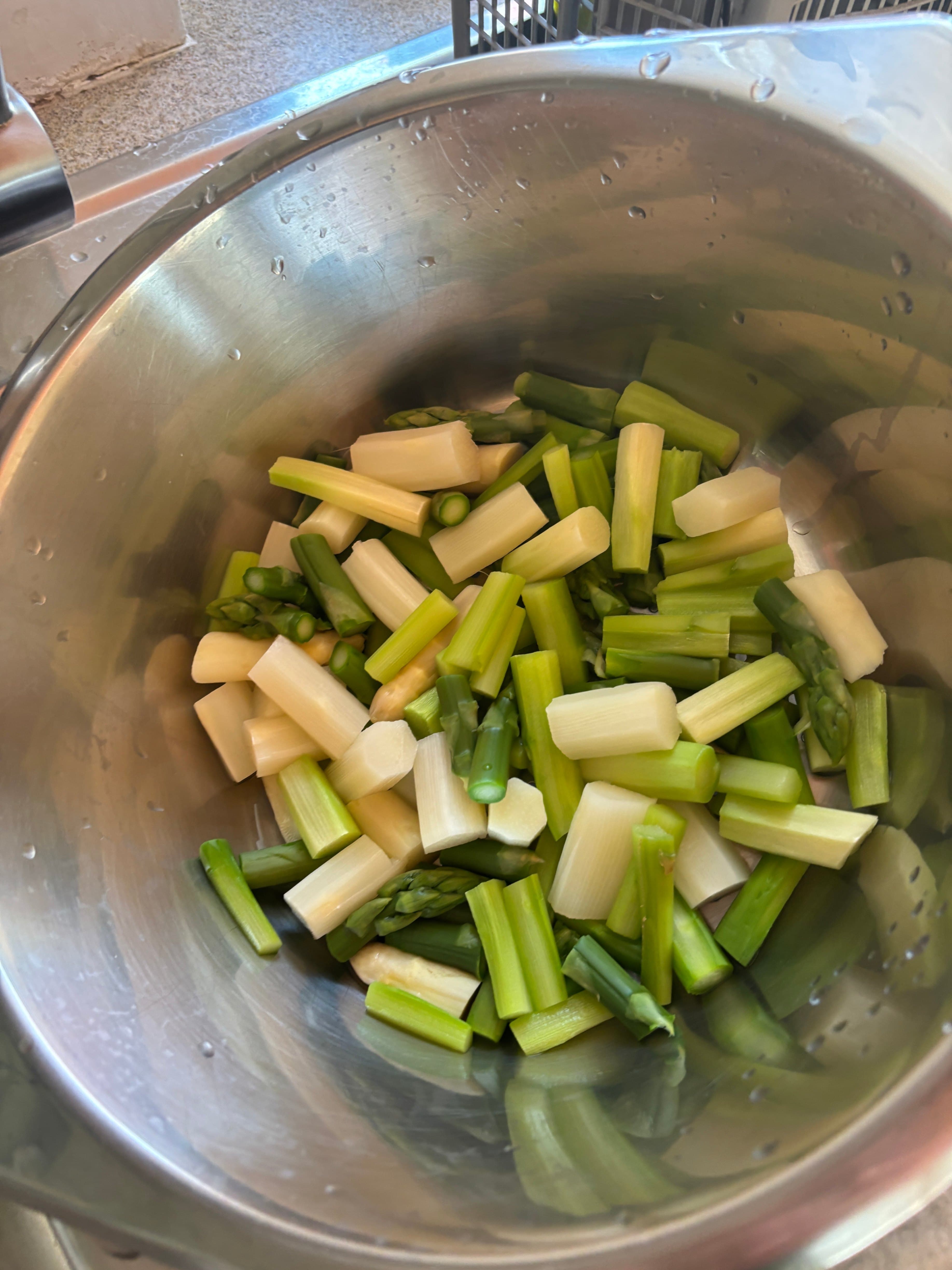 Flammkuchen mit Spargel Rezeptbild