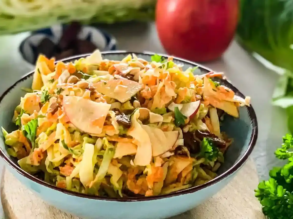 Bild für Kohlsalat mit Apfel und Datteln
