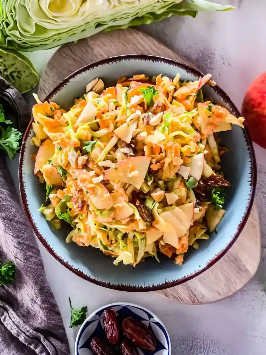 Bild für Kohlsalat mit Apfel und Datteln