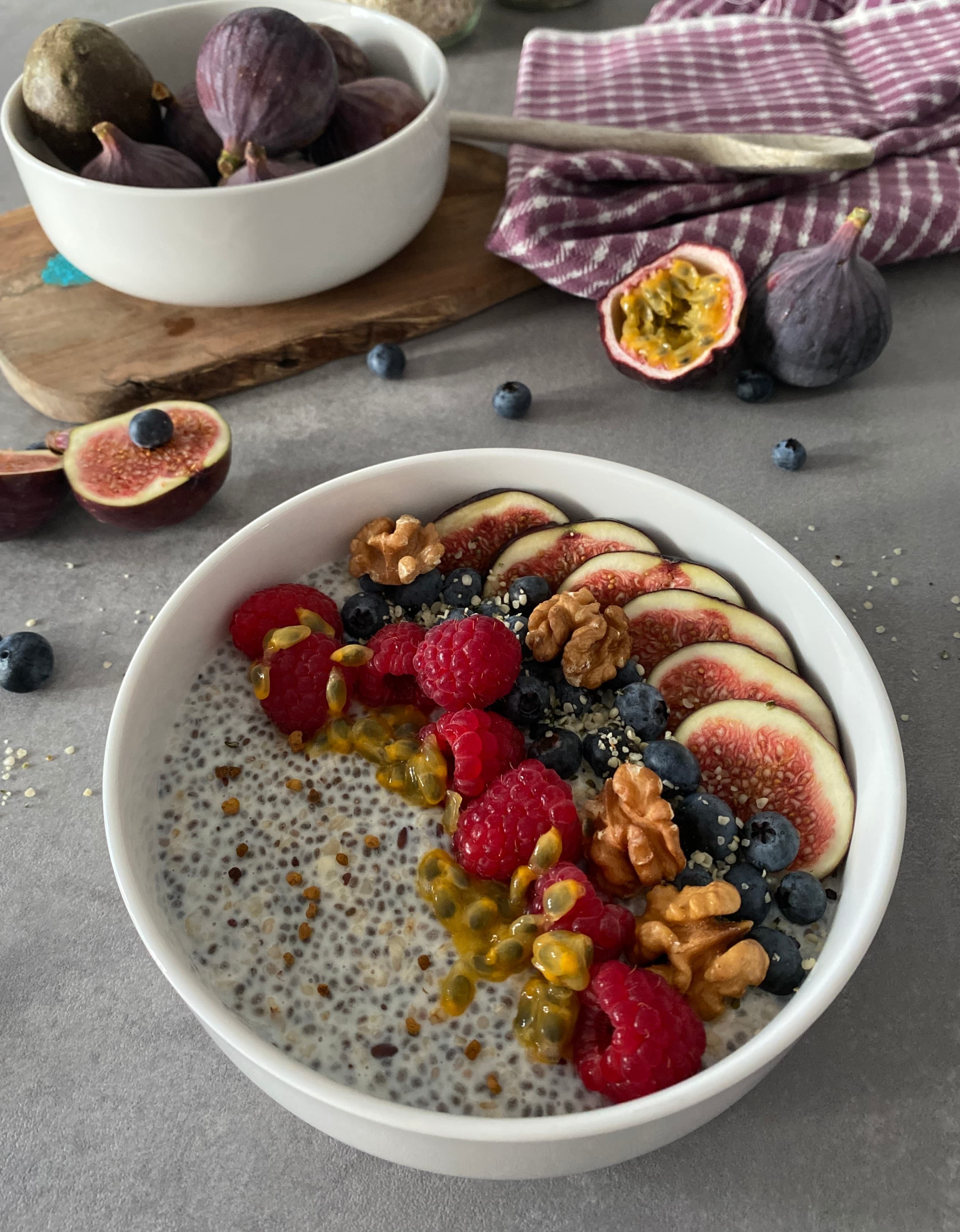 Himbeer-Feigen-Chia-Bowl Recipe Image
