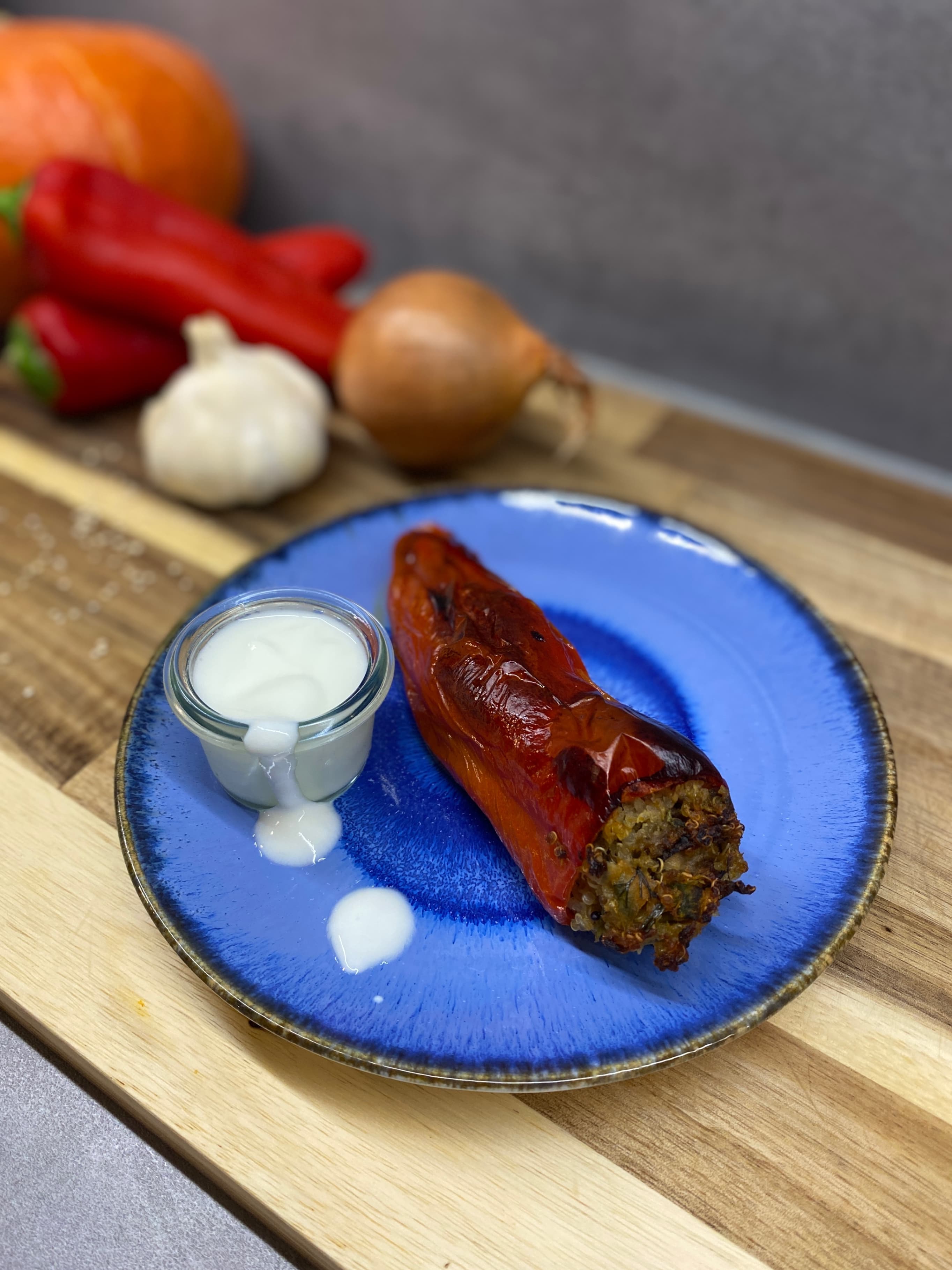 Pimientos Rellenos con Quinoa, Carne Picada y Calabaza Recipe Image