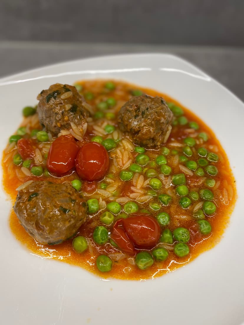 Eénpans Orzo Gehaktballetjes in Tomatensaus Rocely Recept