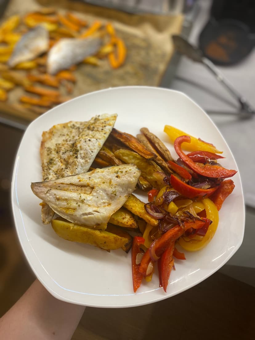 Recette Rocely de Dorade Méditerranéenne avec Pommes de Terre Rôties et Légumes Sautés