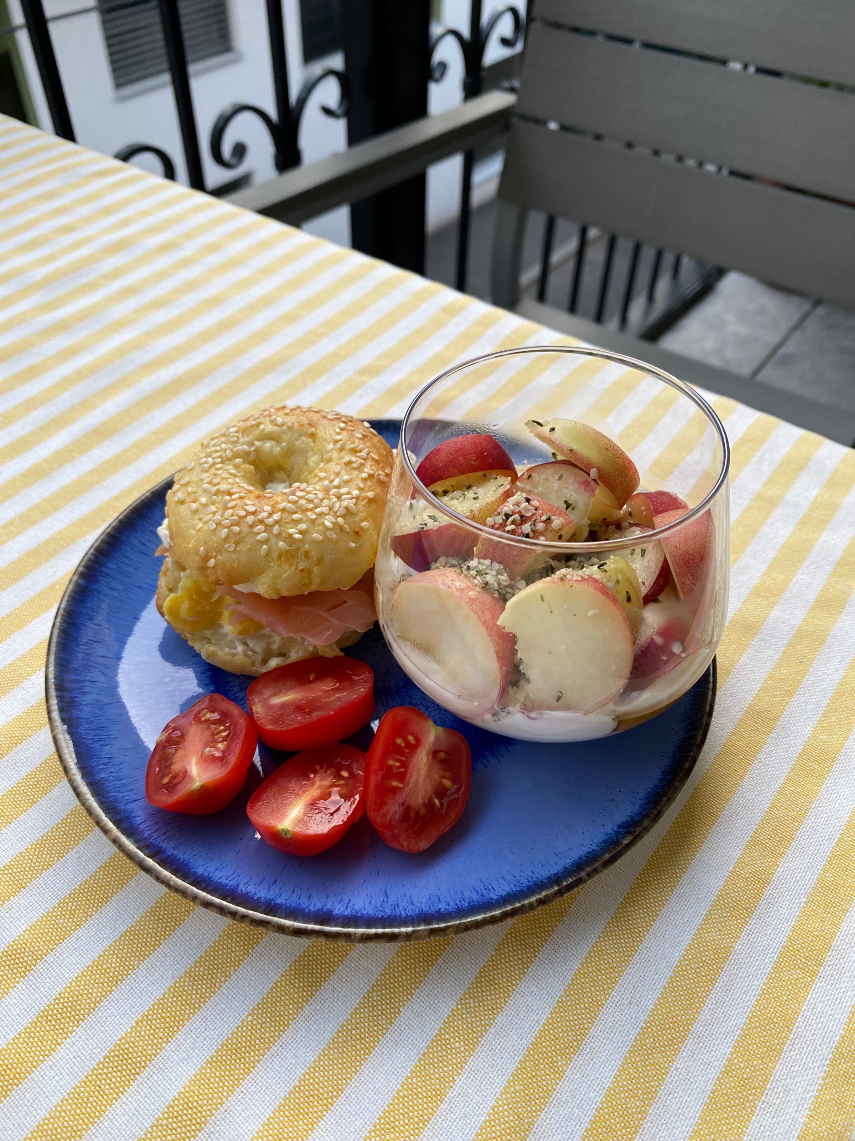 Proteinreiche Hüttenkäse-Bagels Recipe Image