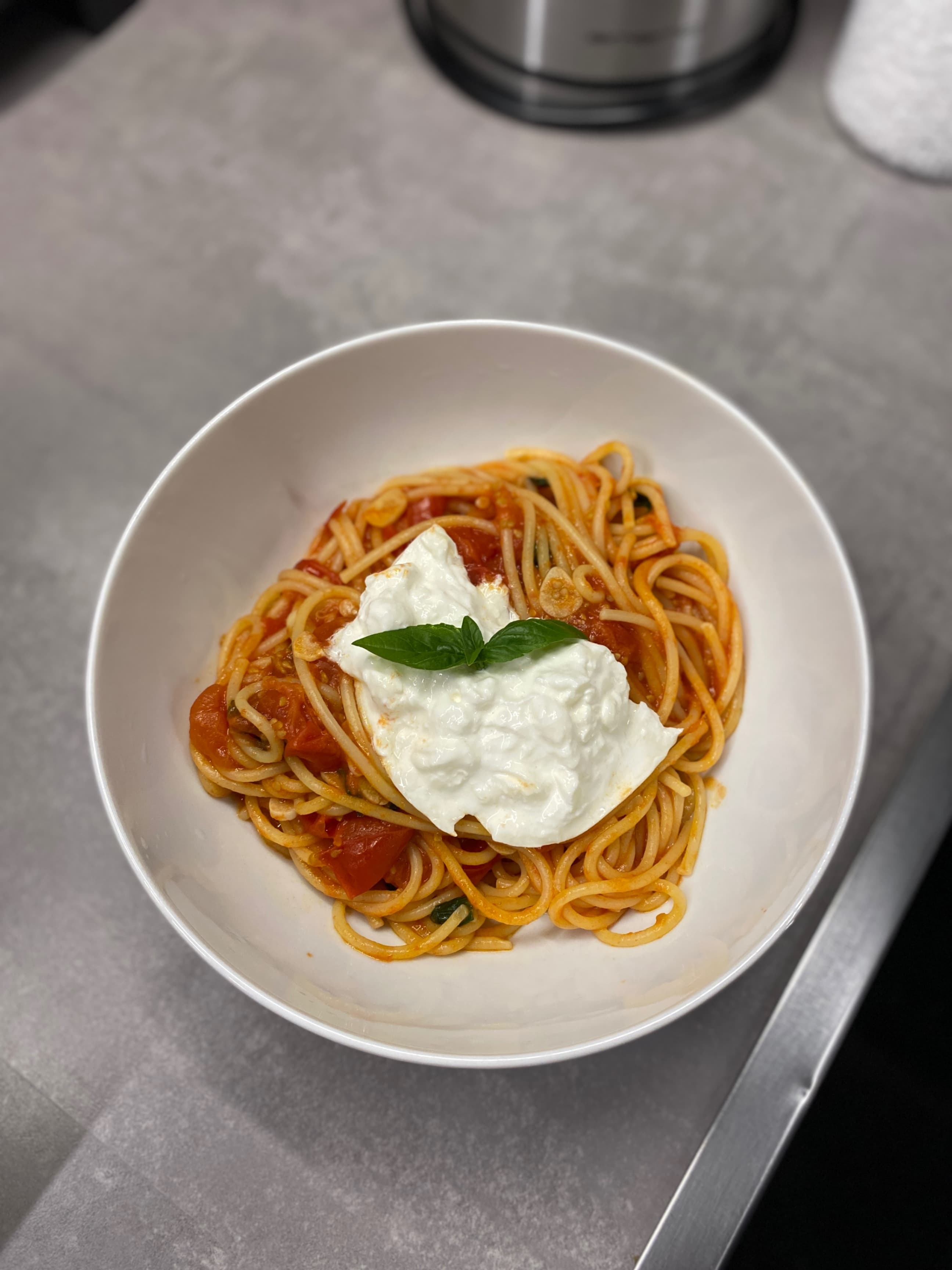 Pasta Pomodoro mit Burrata Recipe Image