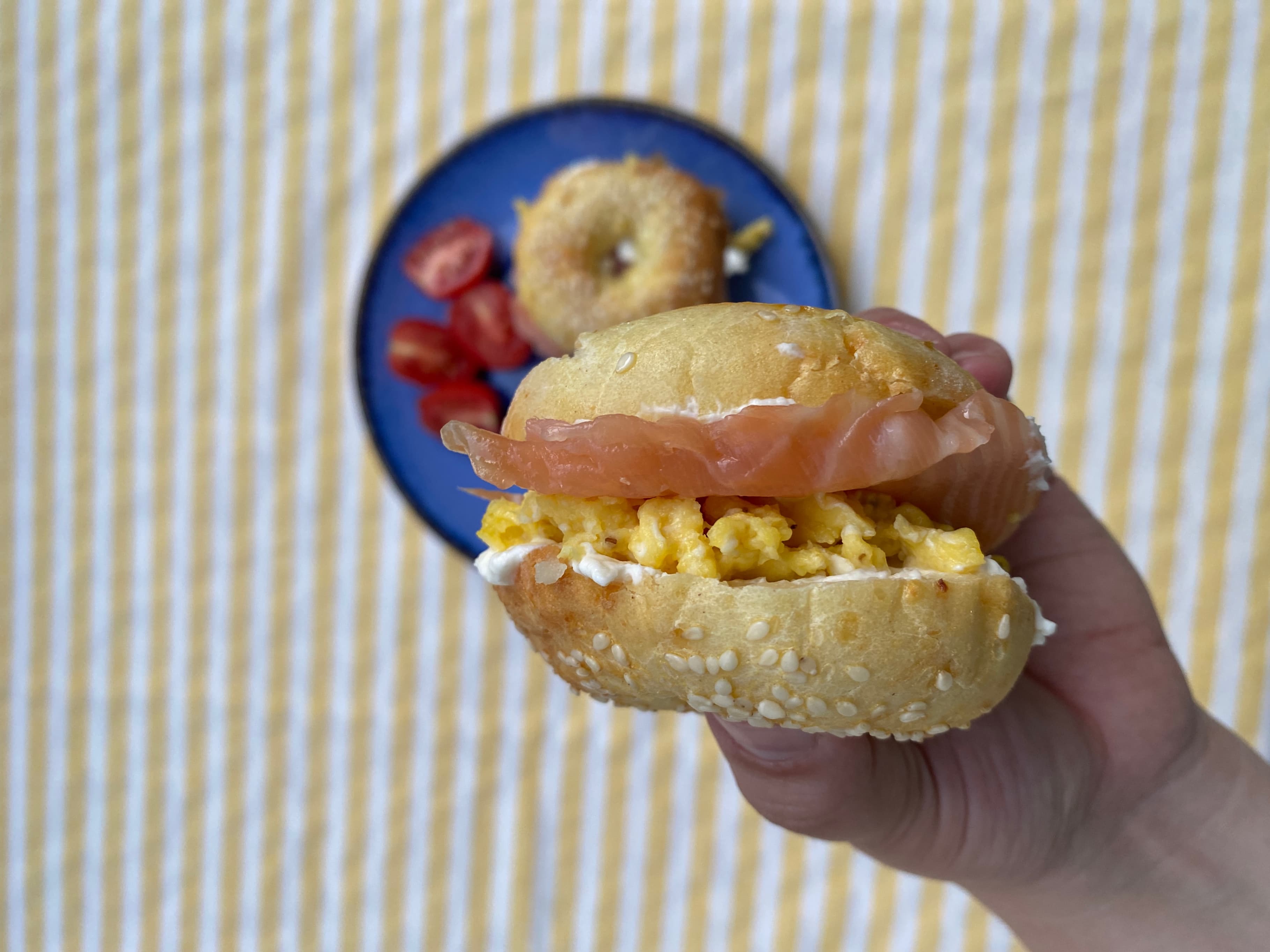 Proteinreiche Hüttenkäse-Bagels Recipe Image