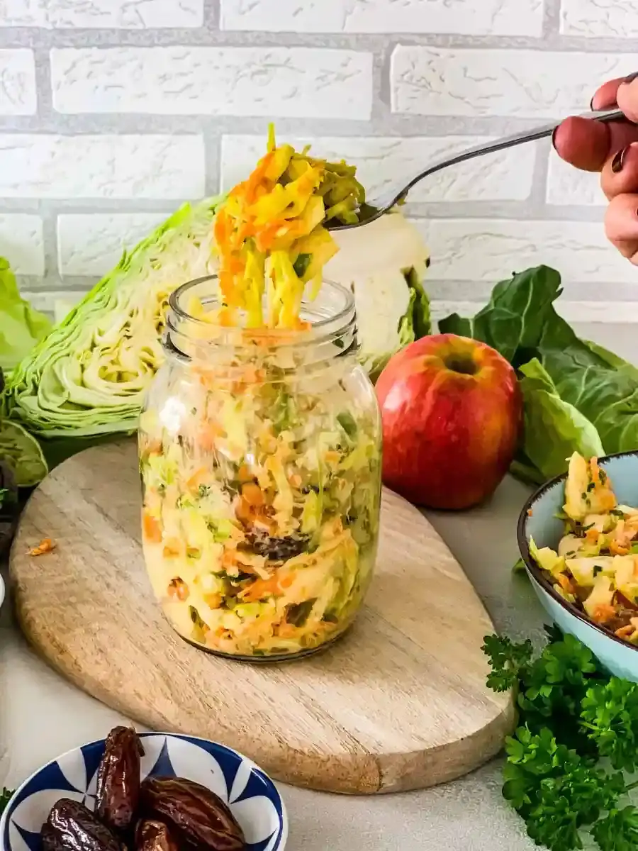 Bild für Kohlsalat mit Apfel und Datteln