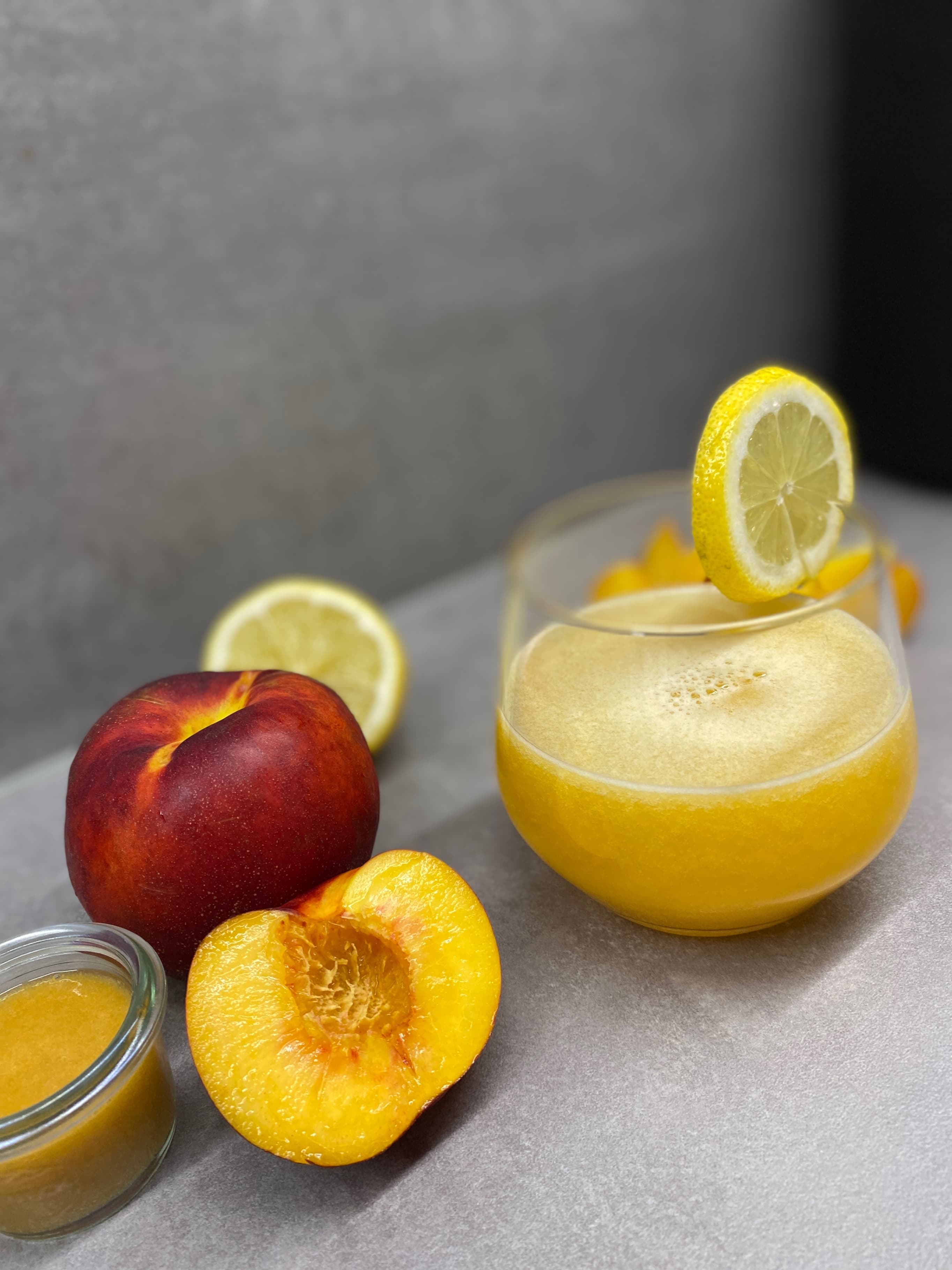 Limonade pétillante à la nectarine Recipe Image