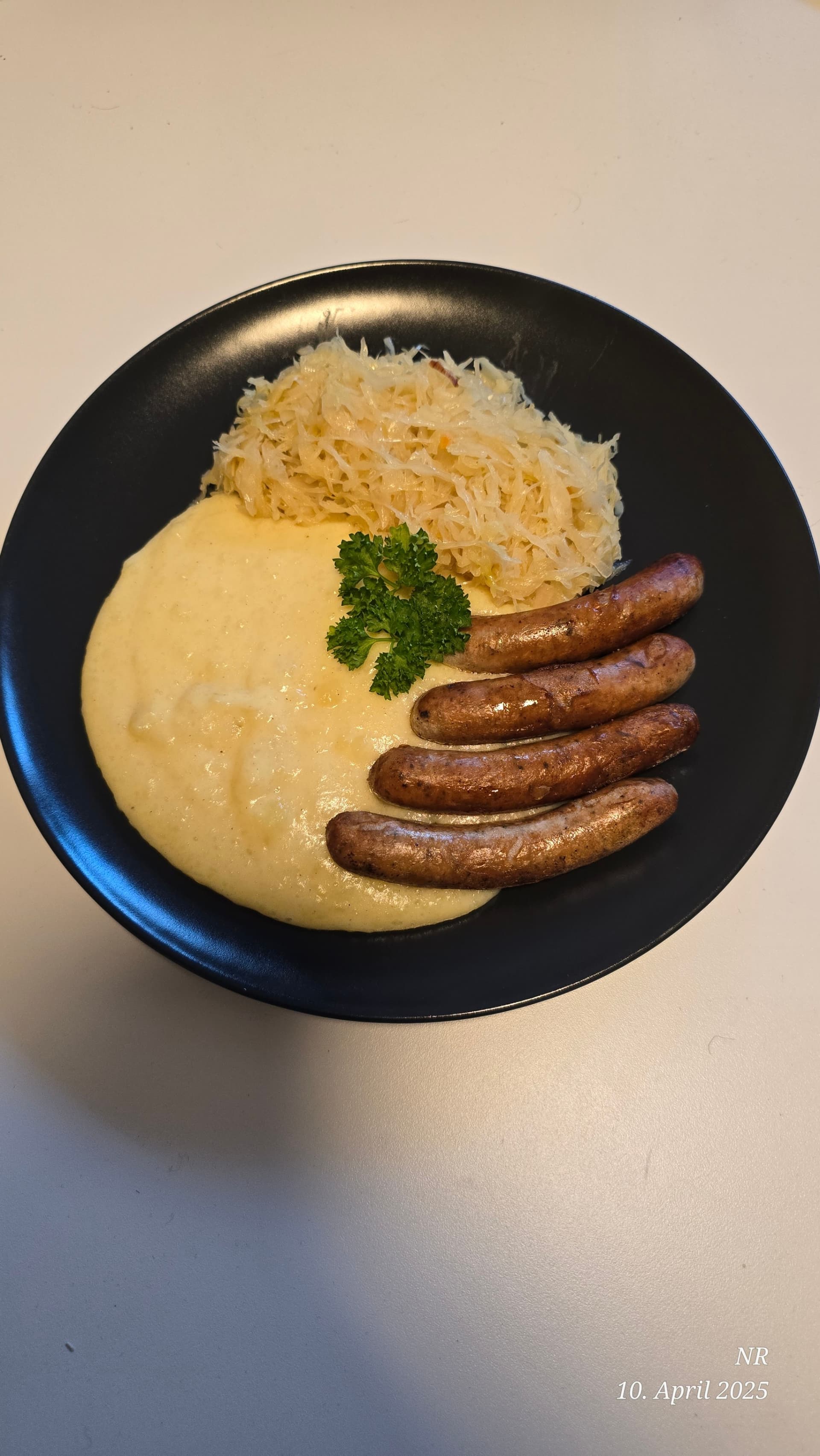 Hero Image for Norymberska kiełbasa z kapustą kiszoną