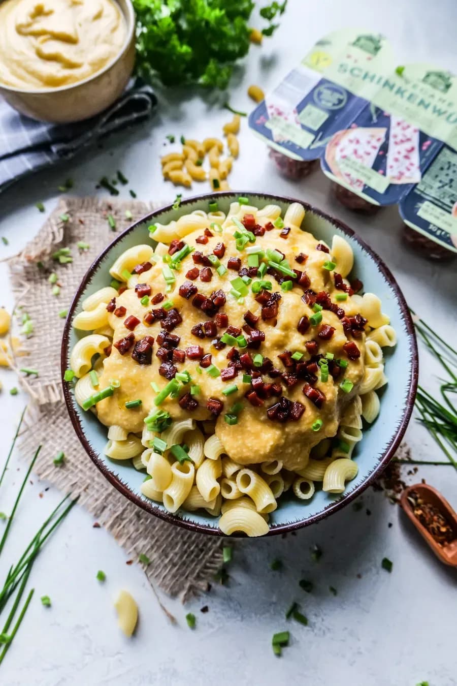 Bild für Vegane Mac and Cheese mit Herzhaften Vegan Schinkenwürfeln