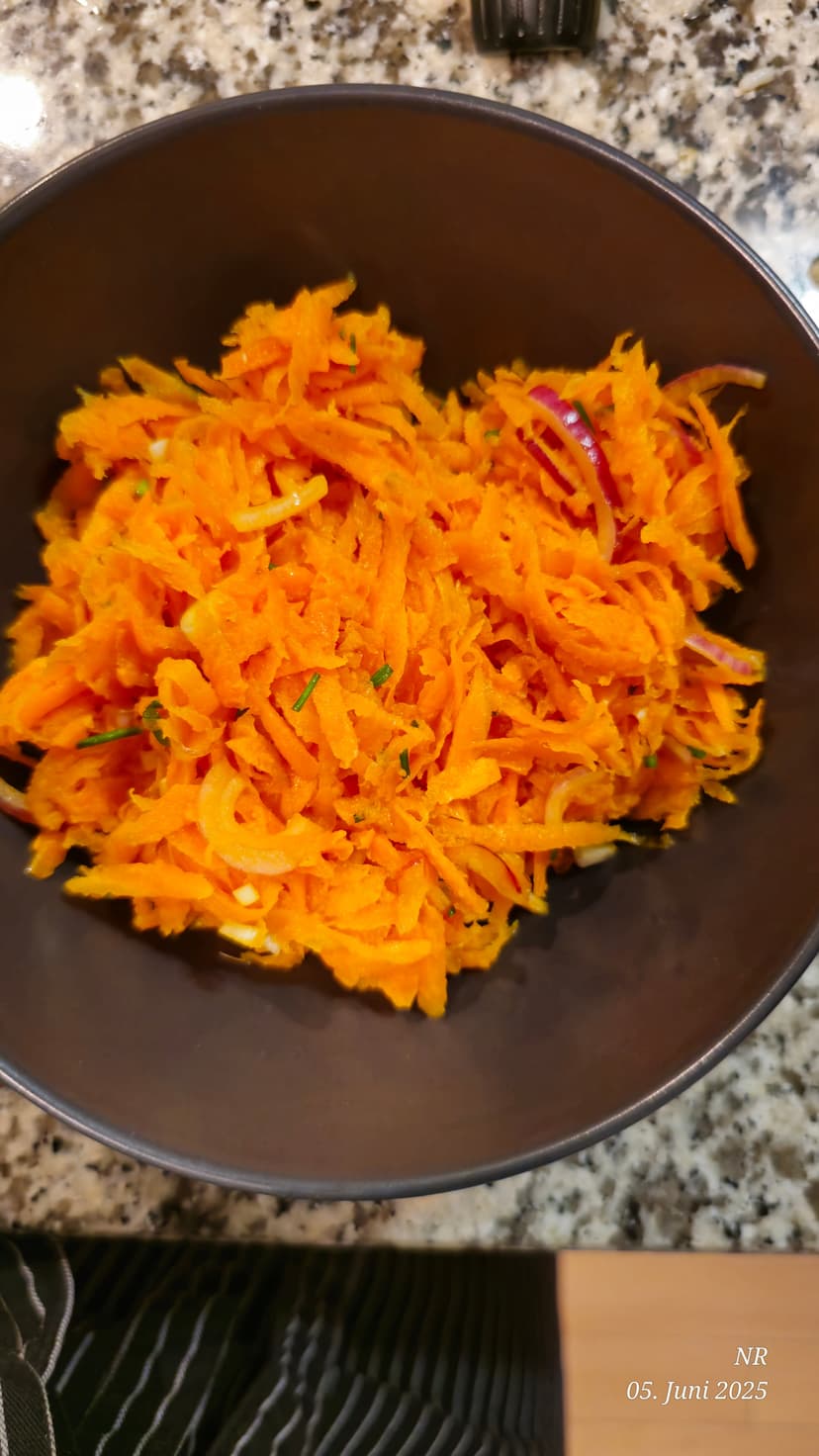 Frischer Karottensalat Rocely Rezept