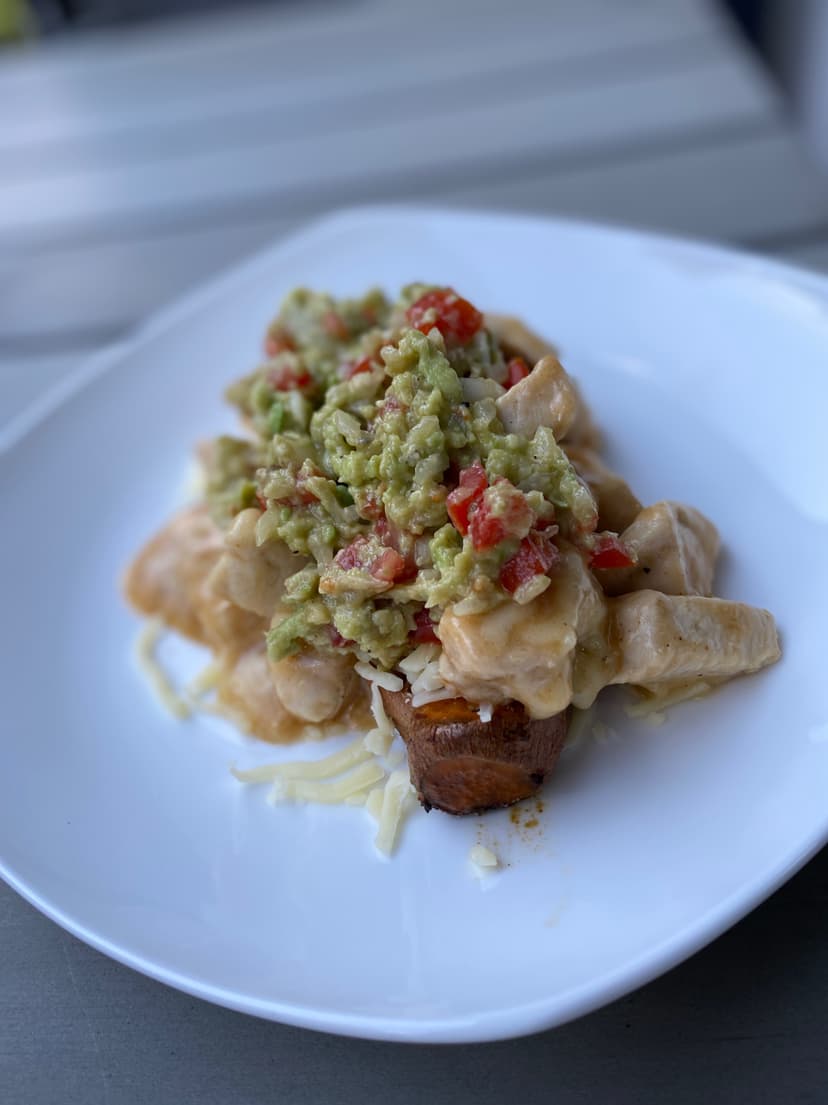 Gebackene Süßkartoffel mit Hähnchen und Guacamole Rocely Rezept