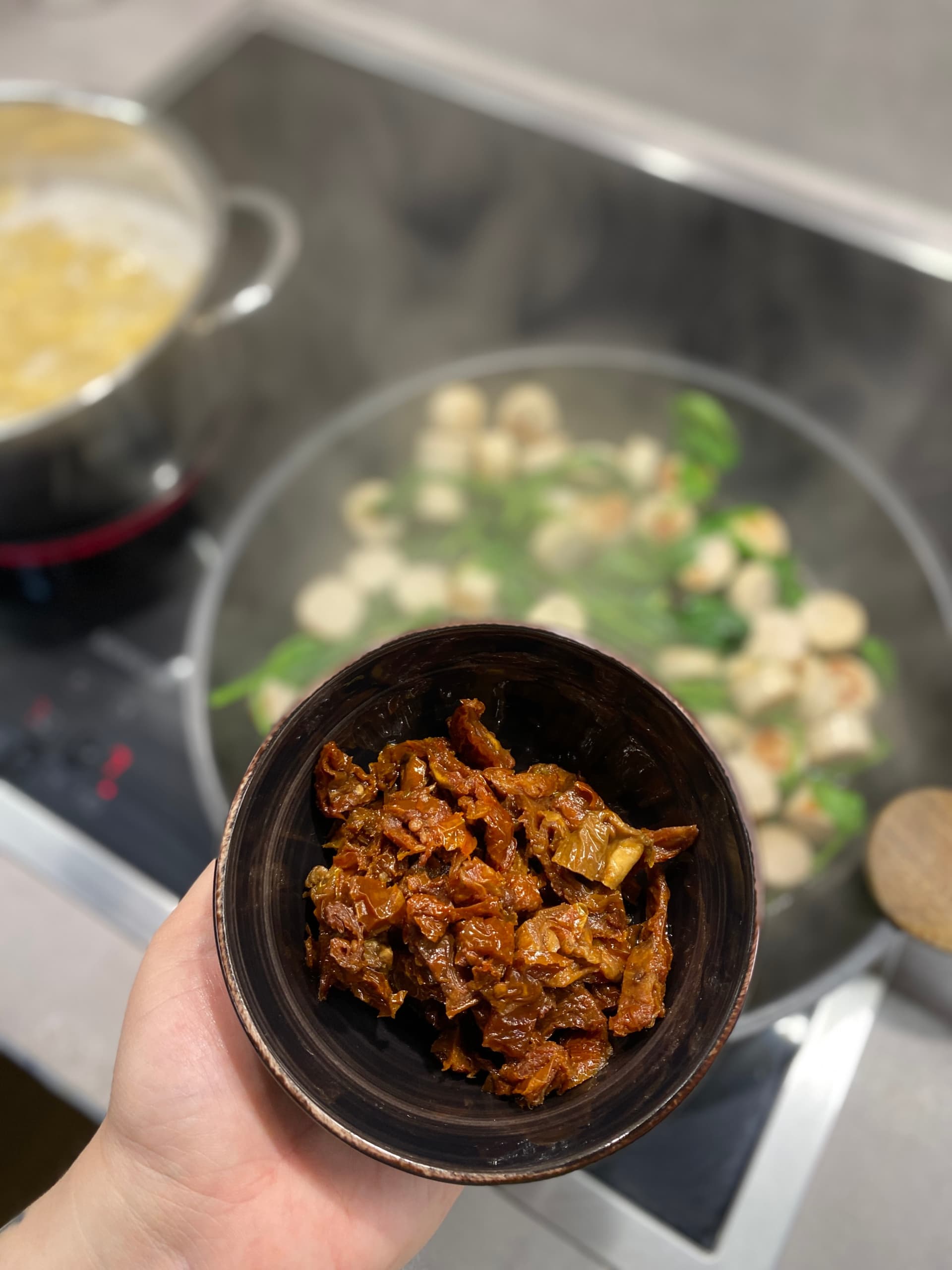 Imagen principal para Penne Sustancioso con Salchicha, Espinacas y Tomates Secos