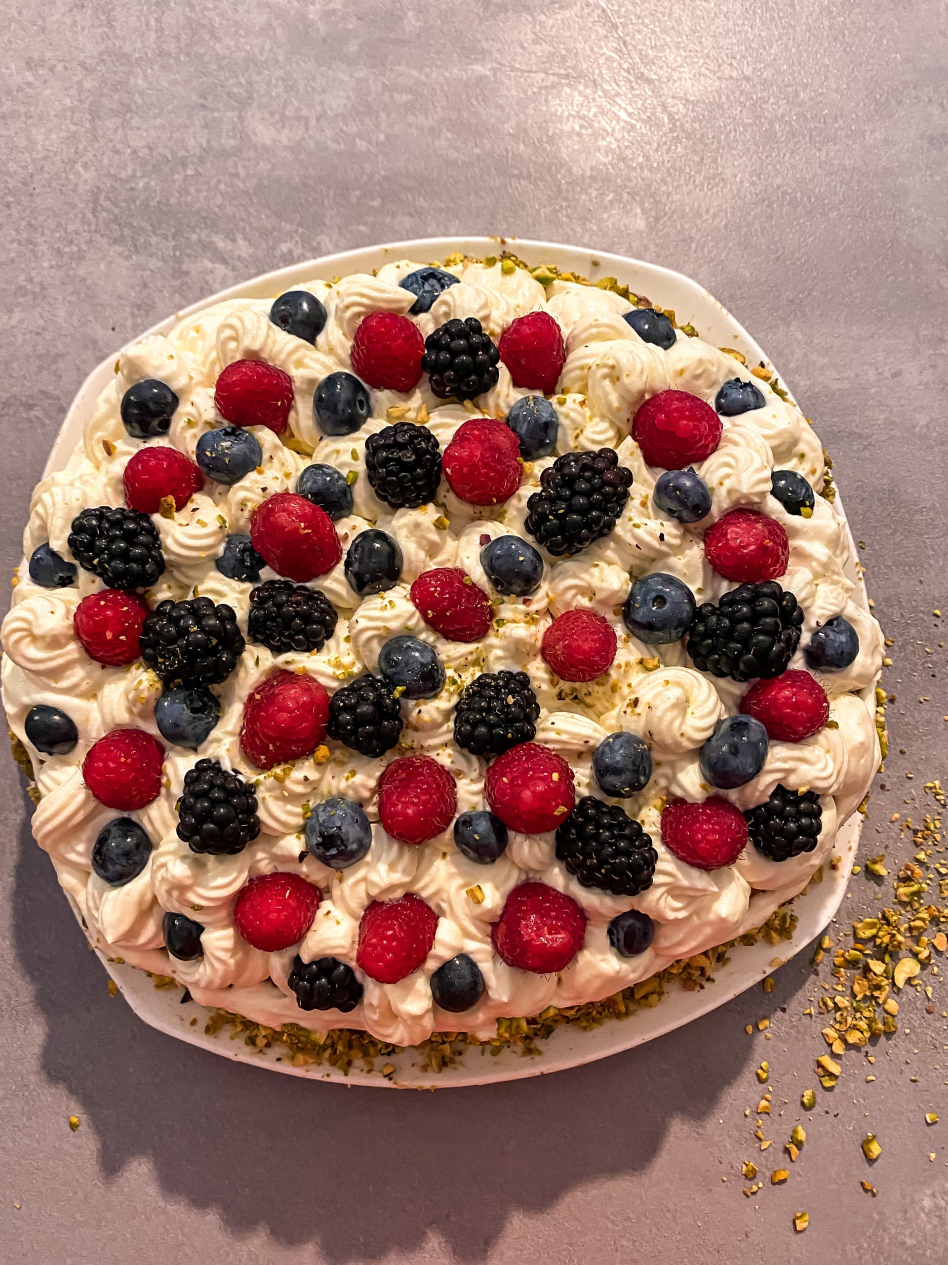 Hero Image for Tort Śmietankowy z Owocami Leśnymi