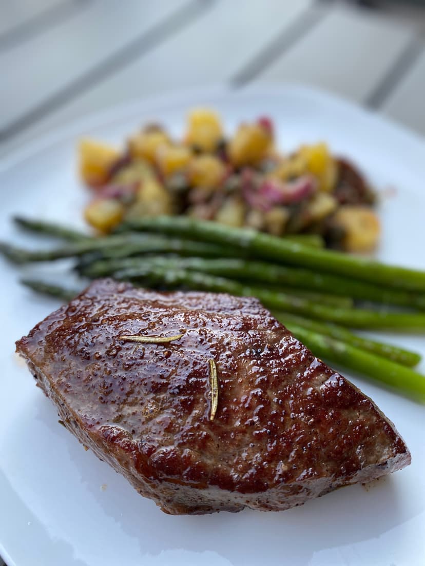 Steak mit Spargel und Kartoffelsalat Rocely Rezept