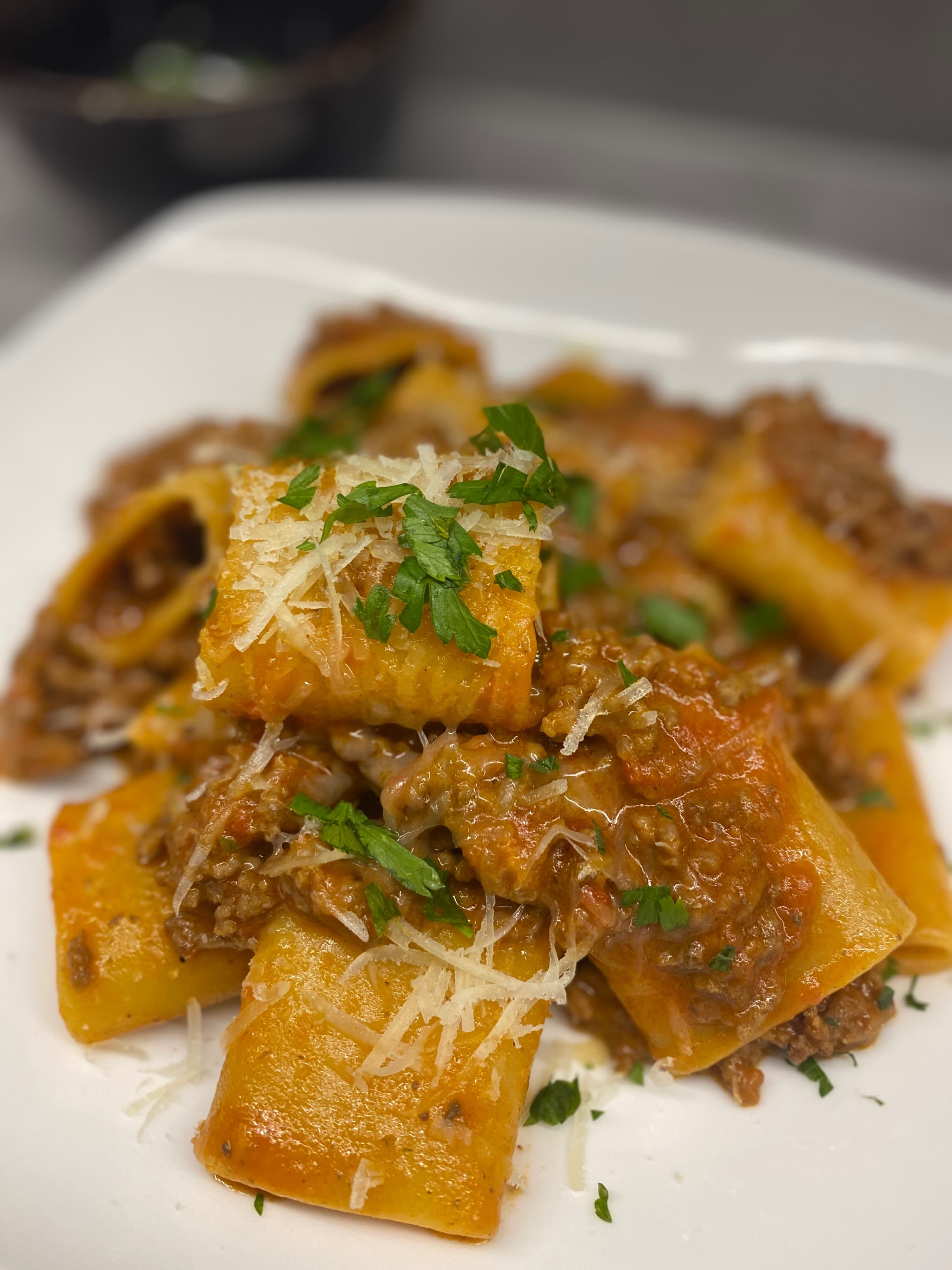 Паста с телешко и кремообразен доматен сос Recipe Image