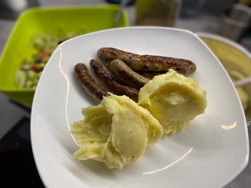 Bayerische Würstchen mit Kartoffelpüree Rocely Rezept