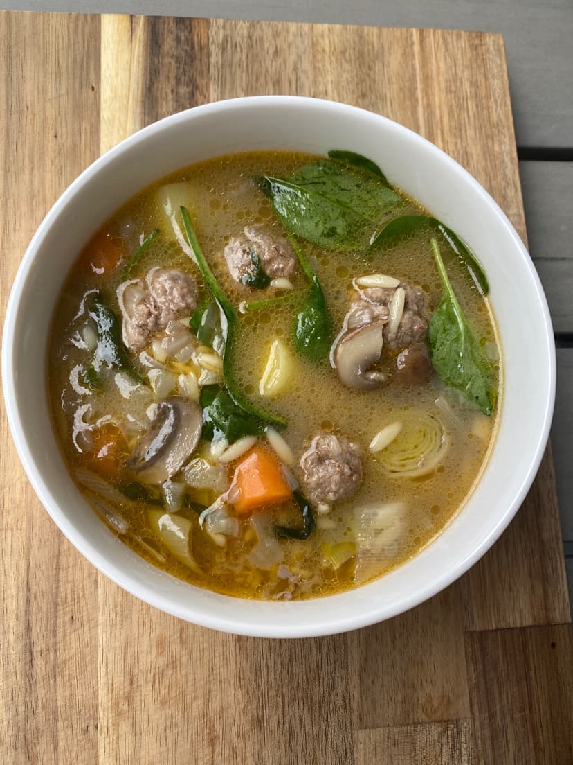 Herzhafte Herbstsuppe mit Hackbällchen und Kokosmilch Rocely Rezept
