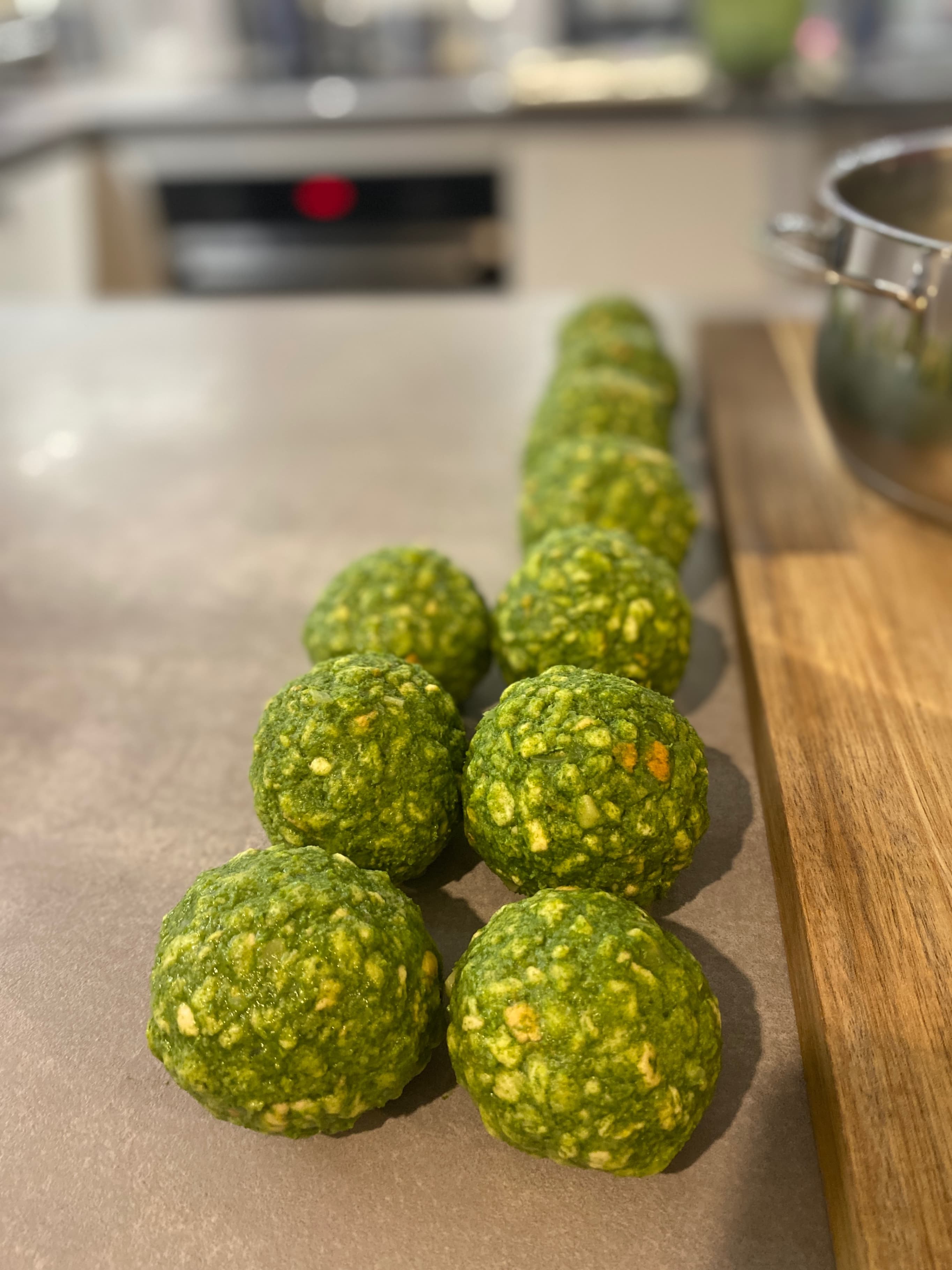 Спаначени кнедли с пълнеж от планинско сирене Recipe Image