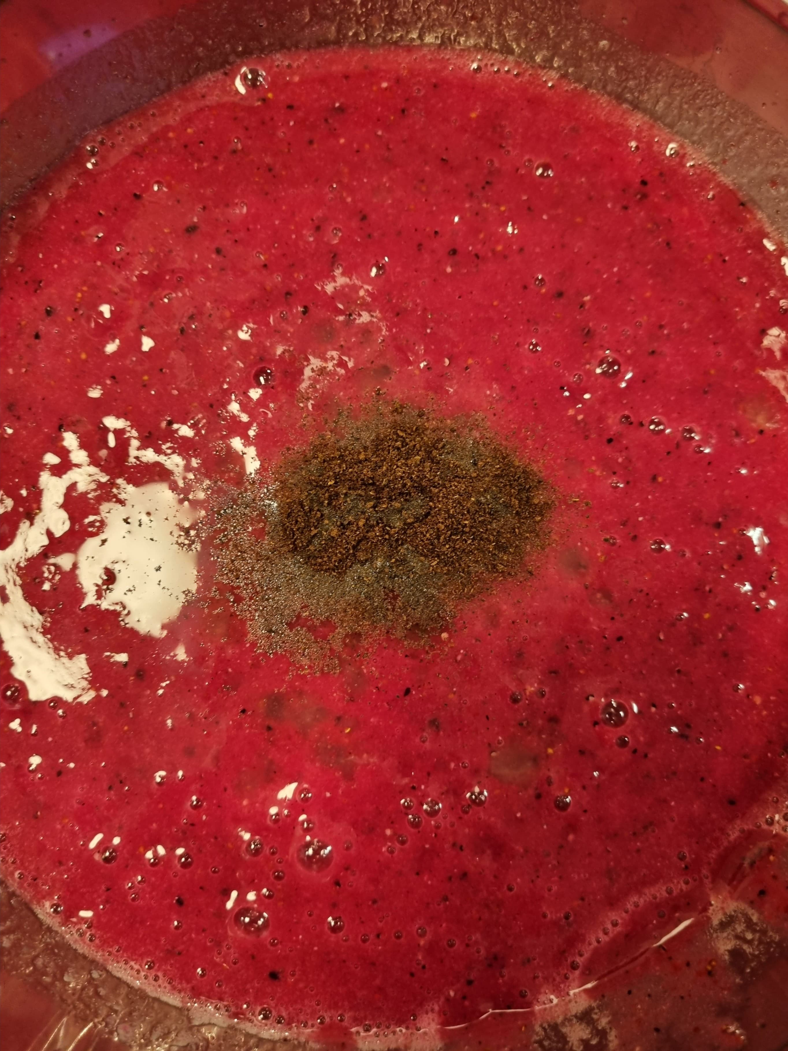 Lody śmietankowe z pitają i truskawkamiRecipe Image