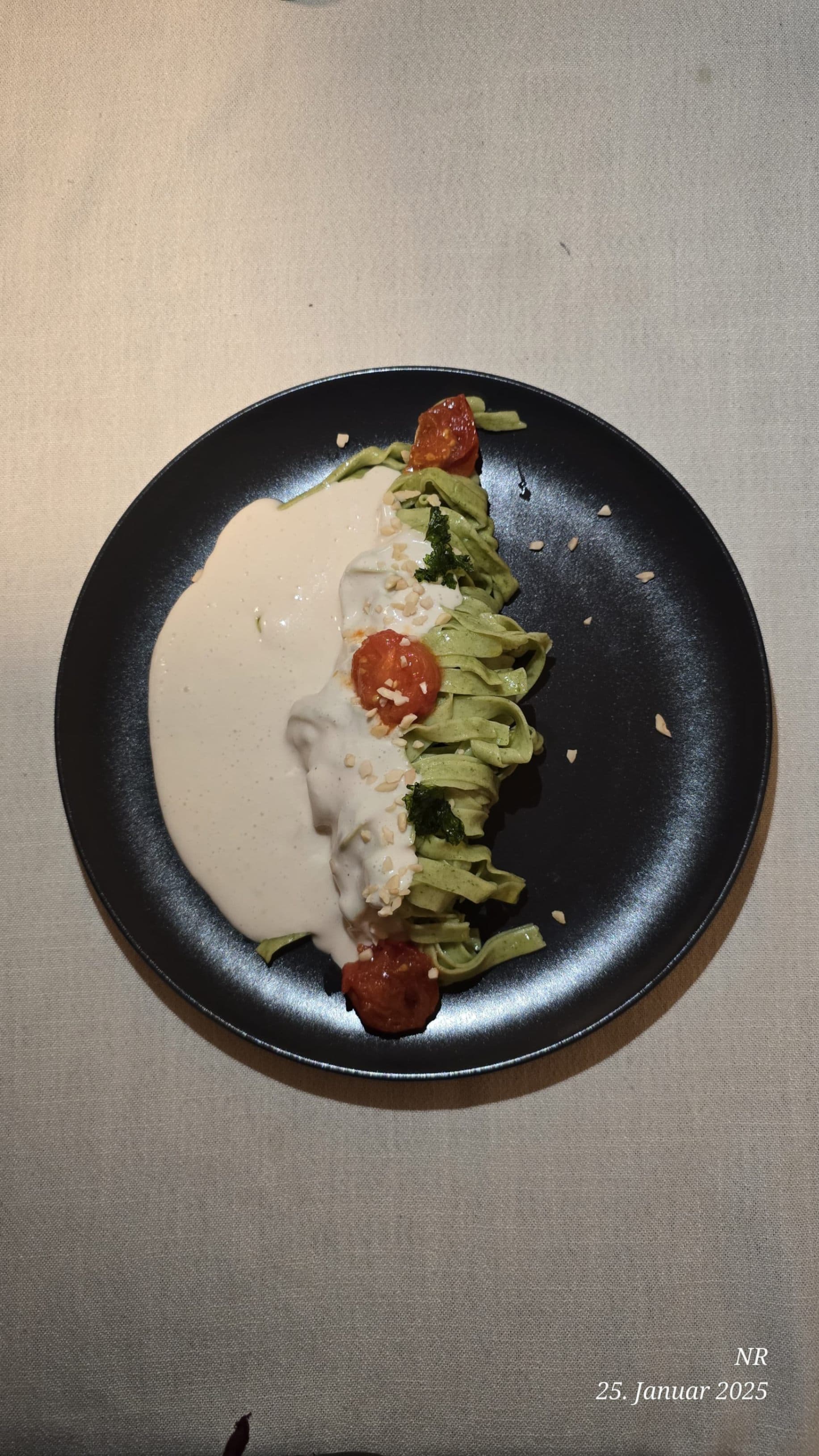 Спаначена паста с бадемов сосRecipe Image
