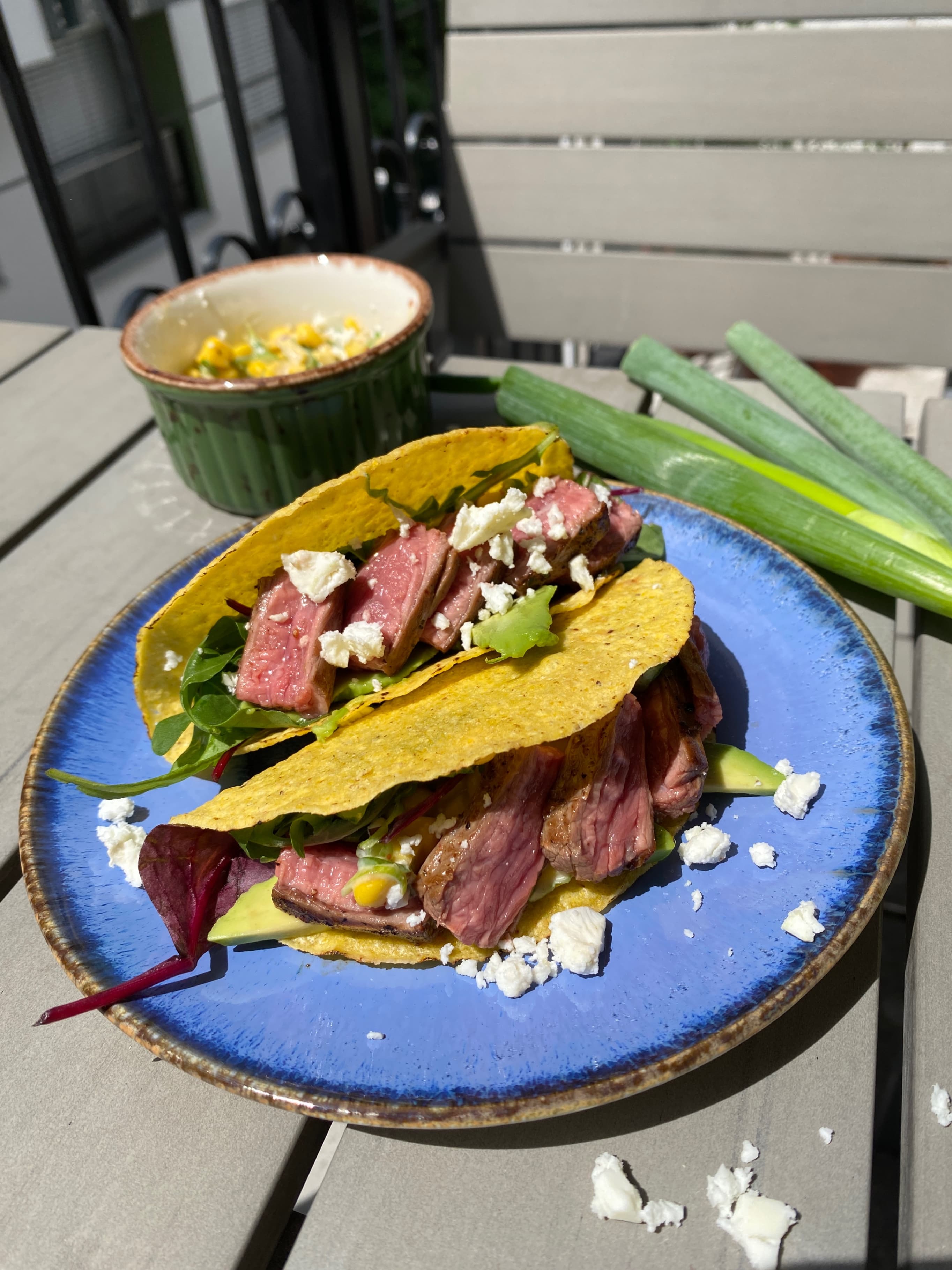 Rindfleisch-Tacos mit Street Corn und AvocadoRecipe Image