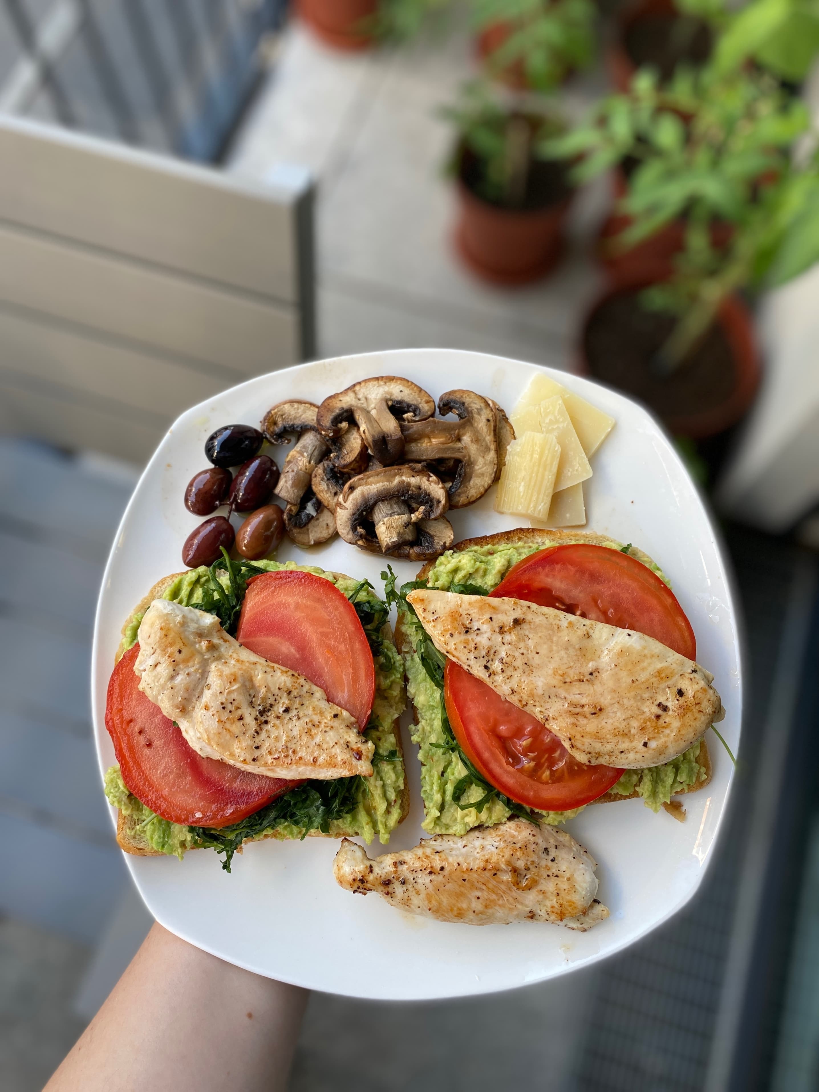 Avocado Ontbijt met Kip en ChampignonsRecipe Image