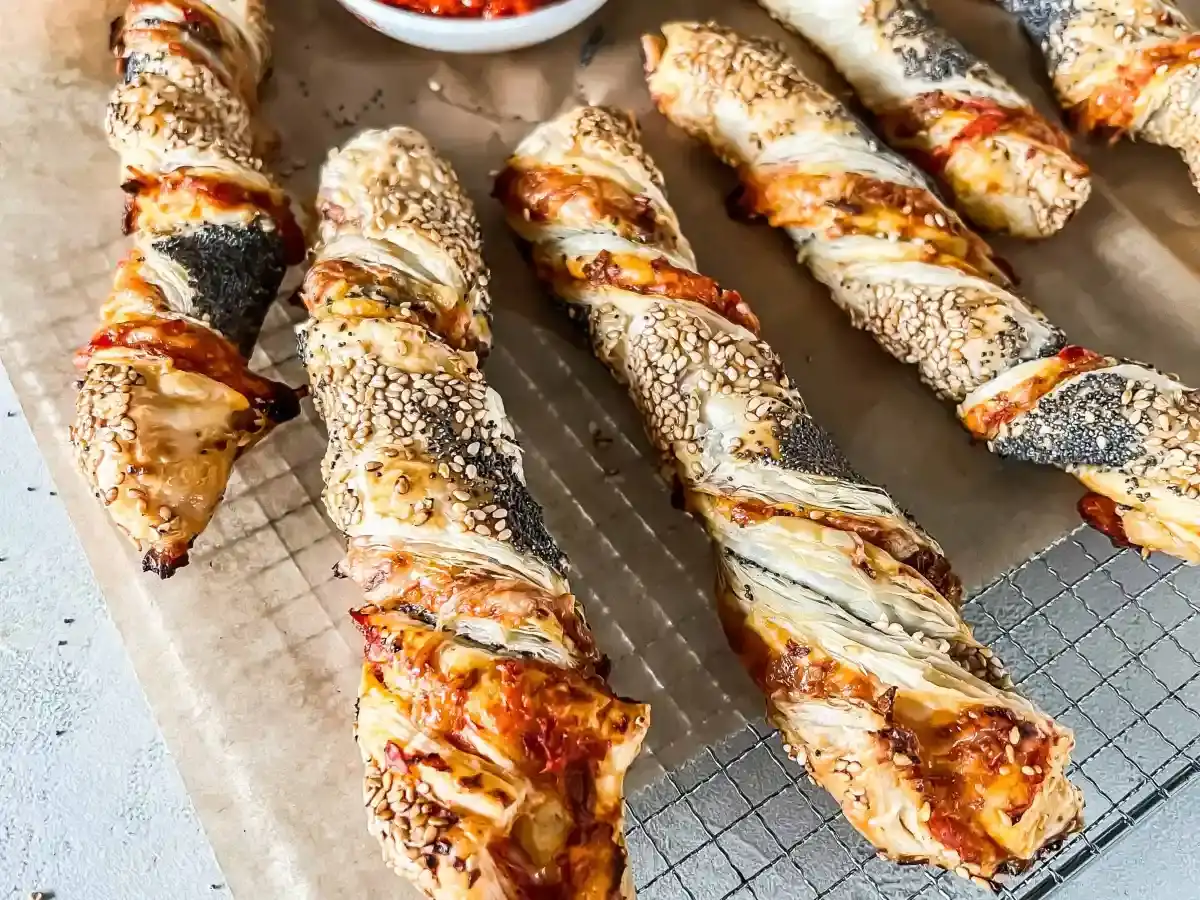 Paluszki z ciasta francuskiego jak z piekarniRecipe Image