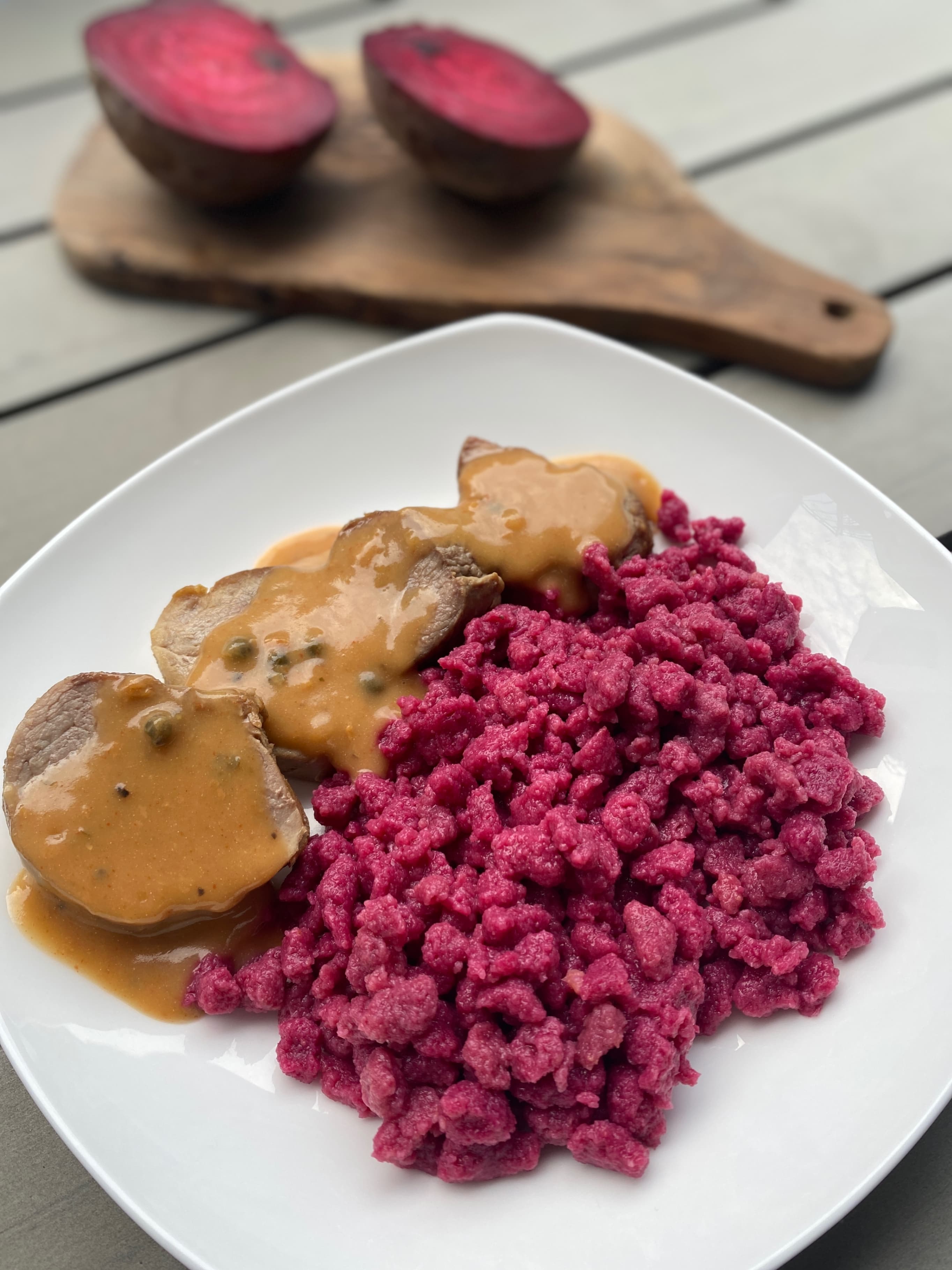 Spätzle de Remolacha con Solomillo de Cerdo y Salsa de Pimienta Negra Recipe Image